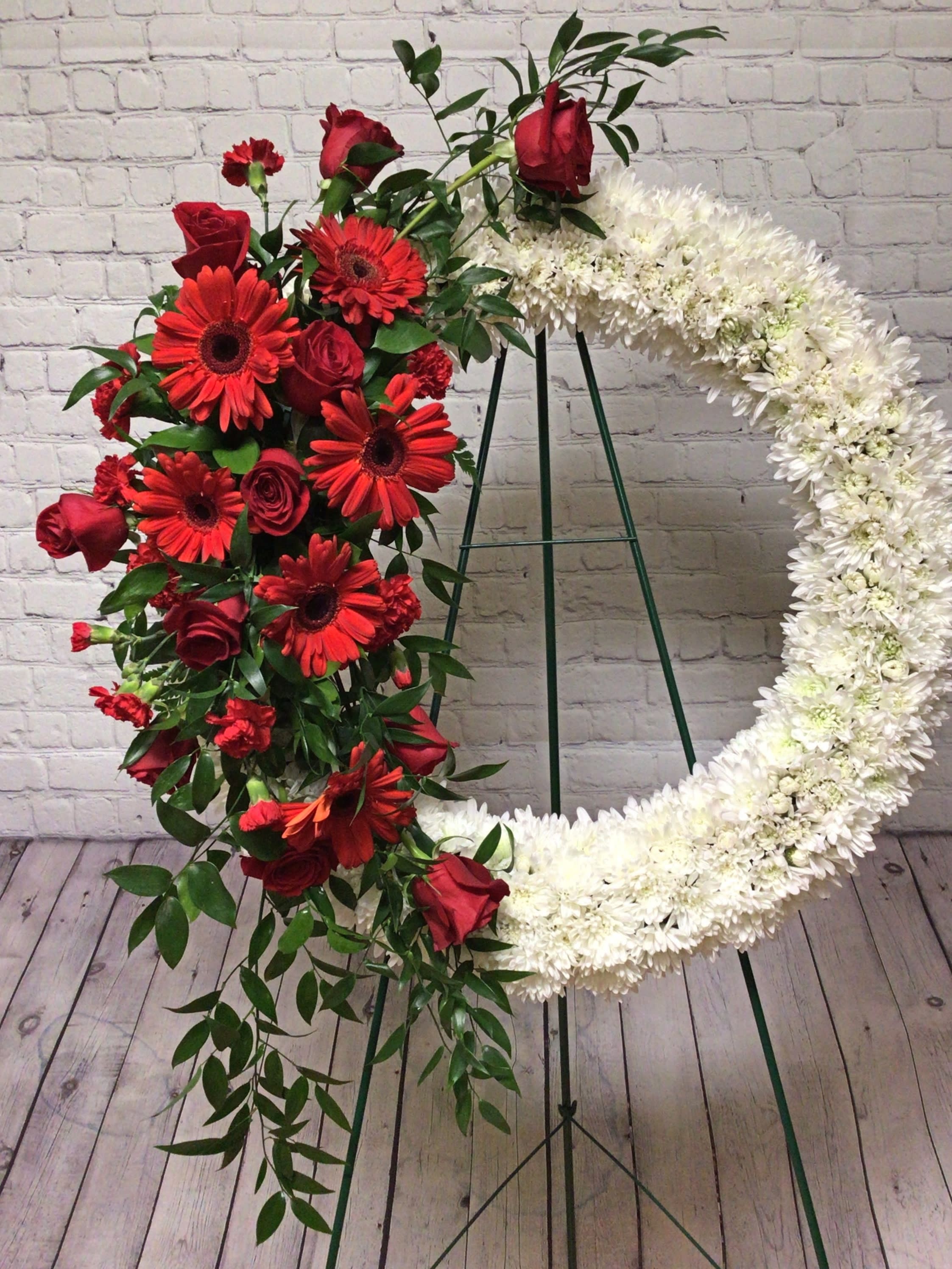 Red White Wreath In Charleston Sc Keepsakes Florist