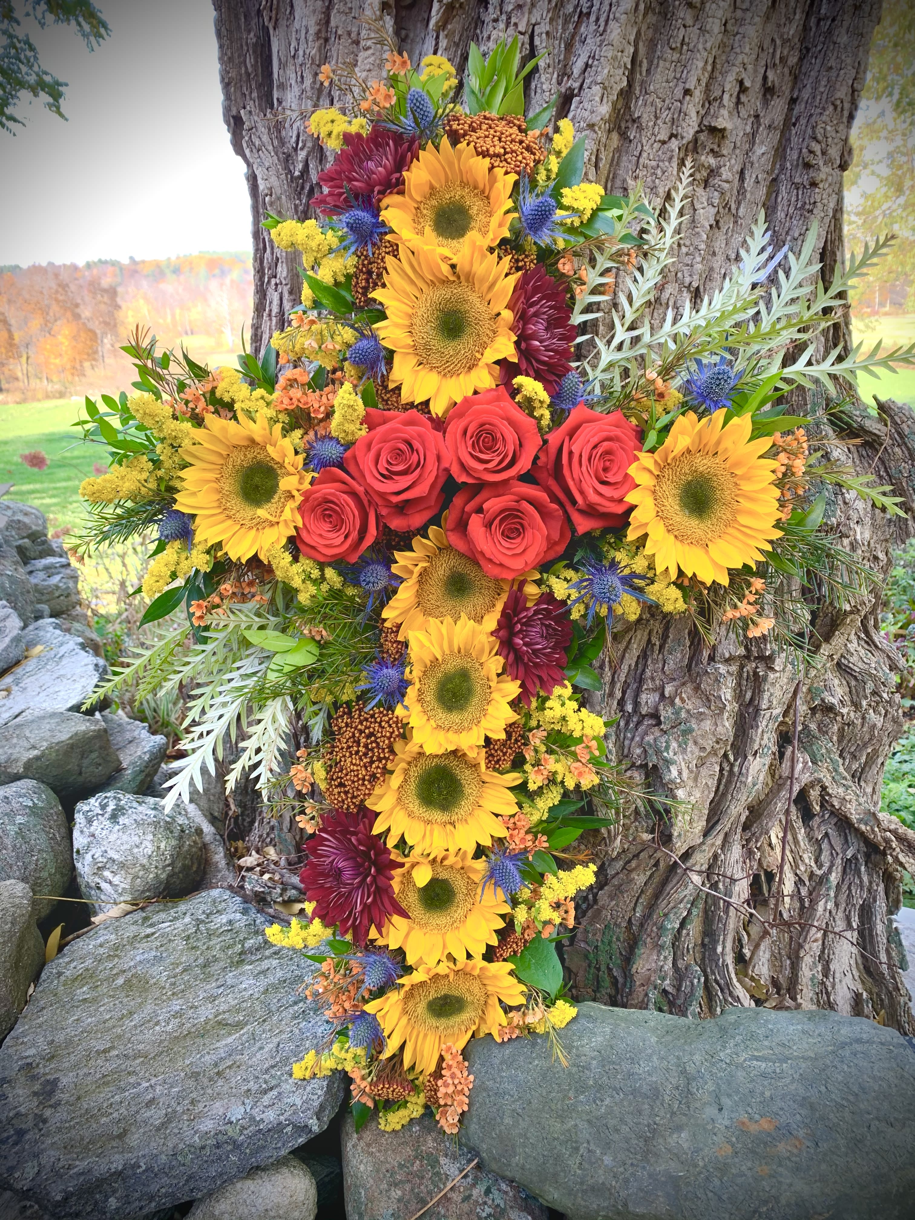 Sunflower cross display Sunflower cross display - A cross of sunflowers with a rose banner