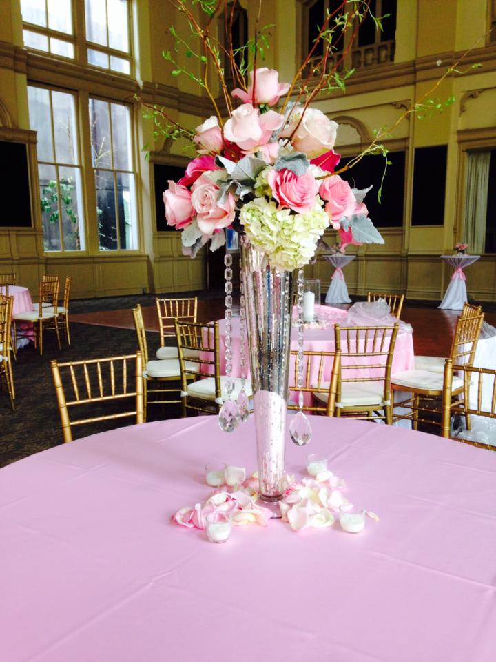 Table in Pink - table arrangement wedding or other celebrations 