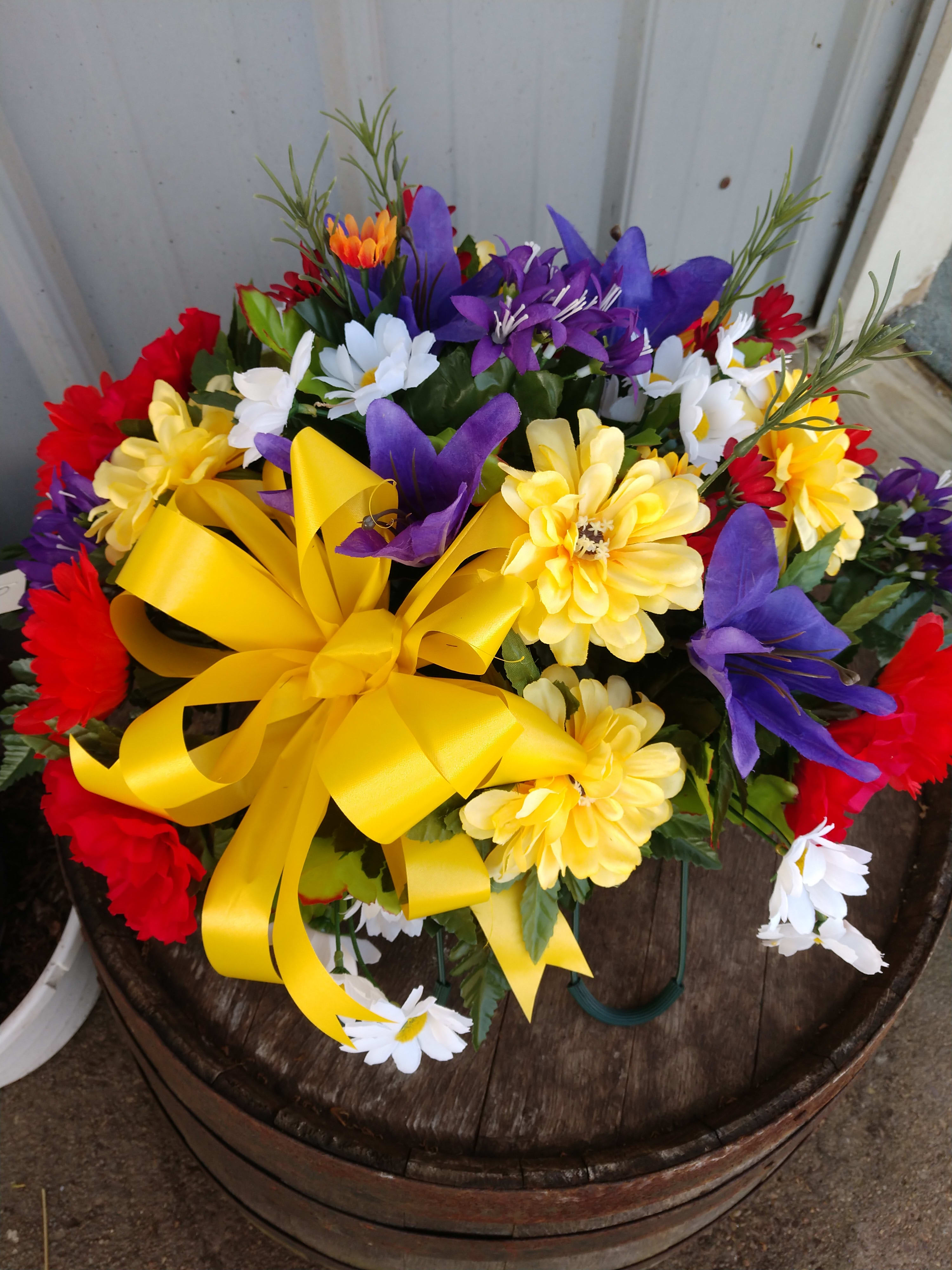 Cemetery Saddle 4 In New Philadelphia Oh Colwell Flower Shop