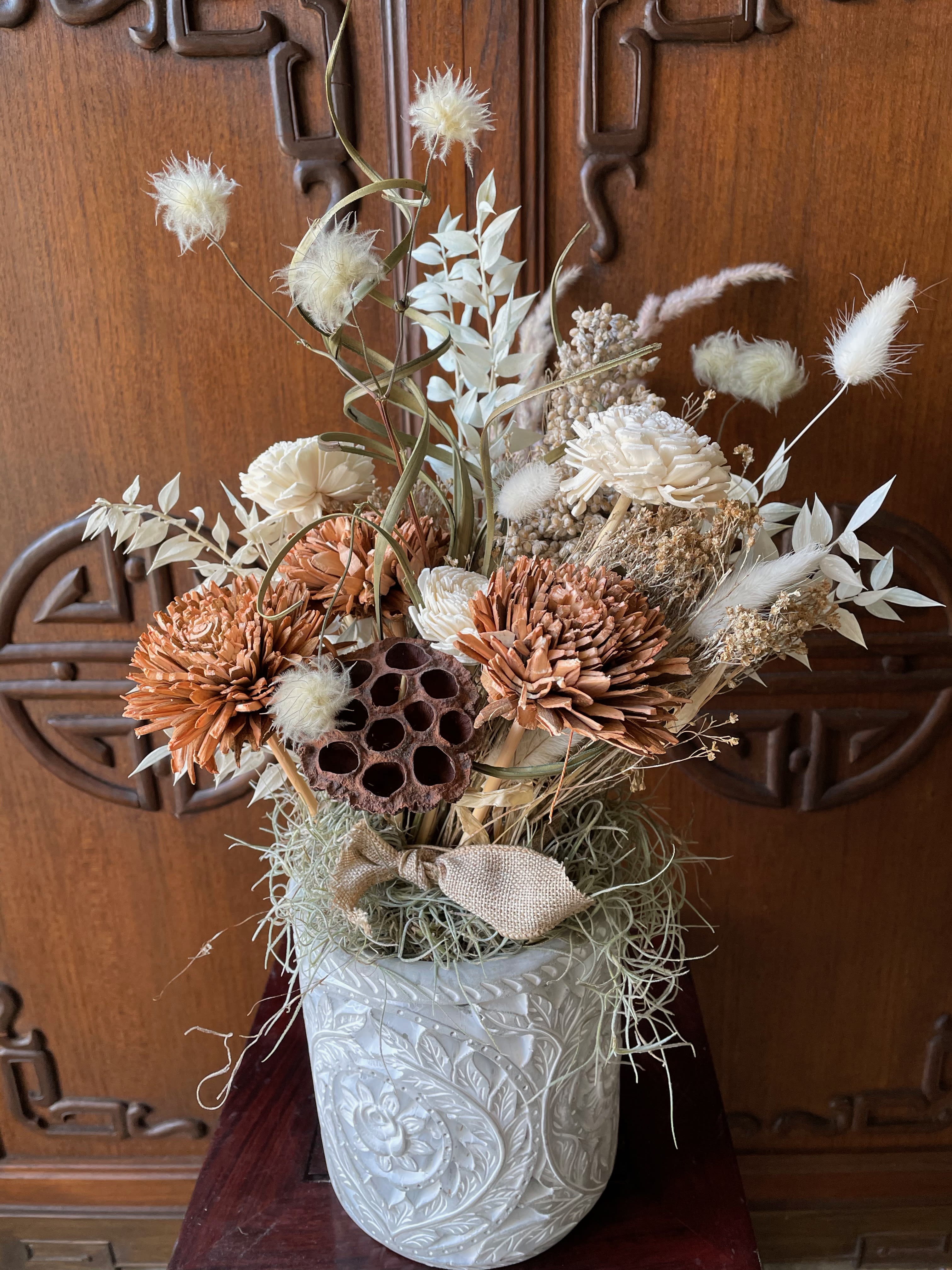 R Zsppbhxtumxm Use floral clay to fix your vase onto a lazy susan to help you check out the flower arrangements from all sides. https missiongardens org south pasadena mission gardens welcome home faux and dried floral html