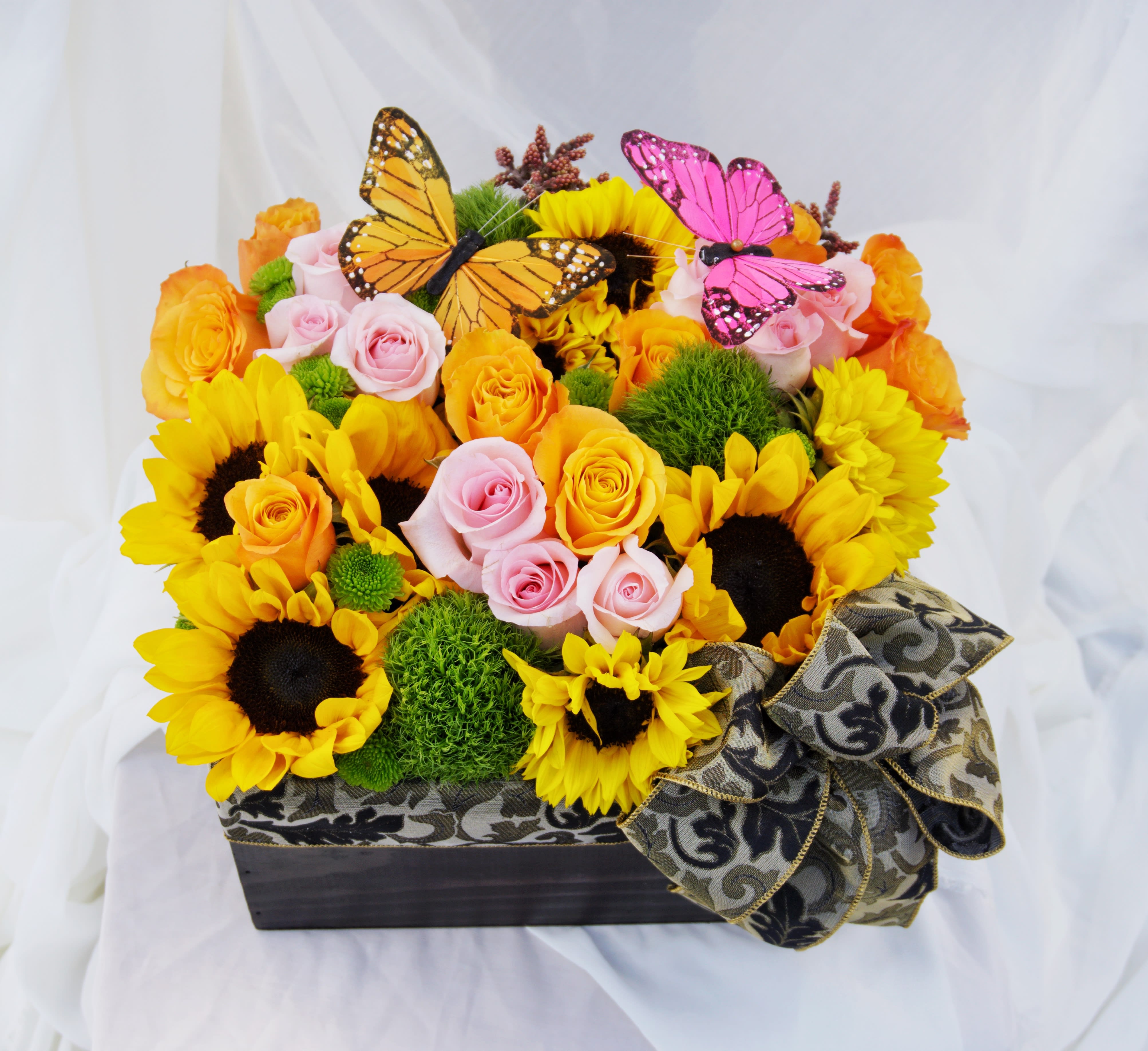 Foverver Spring - Decorated box full of Ecuadorian roses, sunflowers and nice accents.