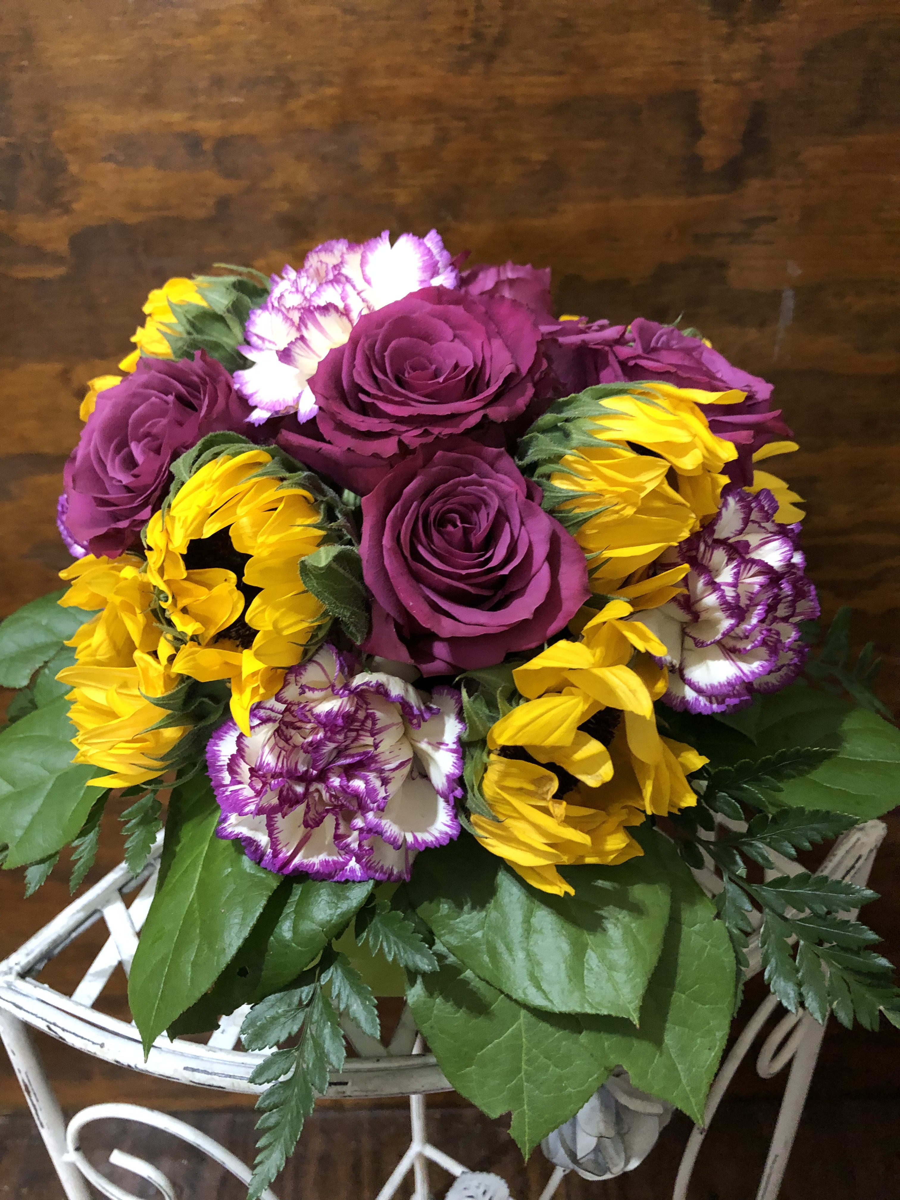 Sunflower dish / vase floral arrangement  - This Sunflower floral arrangement can be sent as multi purpose , from “Happy birthday”, to “Get well”, &amp; all in between .. 