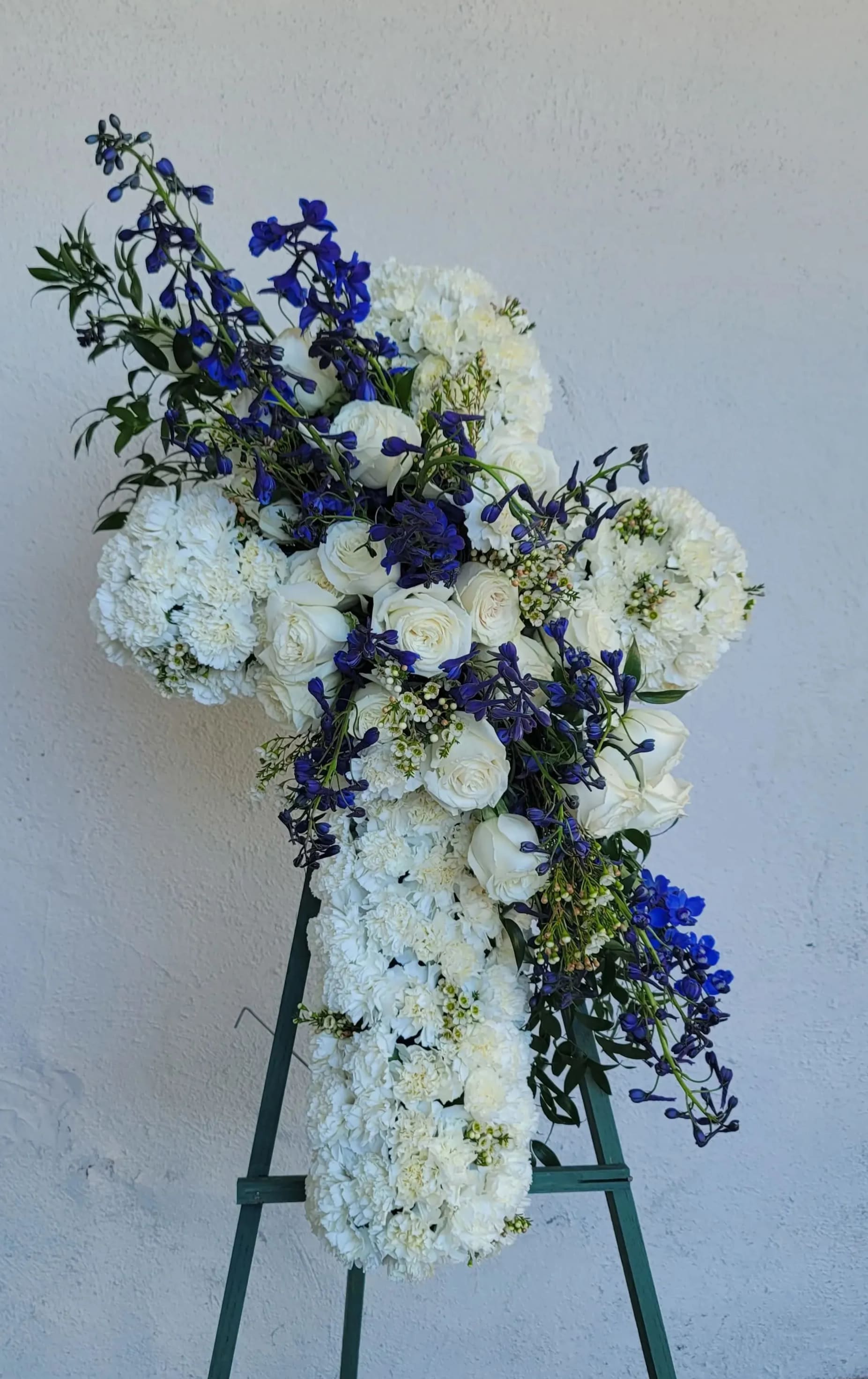 Large Cross In Toluca Lake Ca Just Gorgeous Flowers Gifts