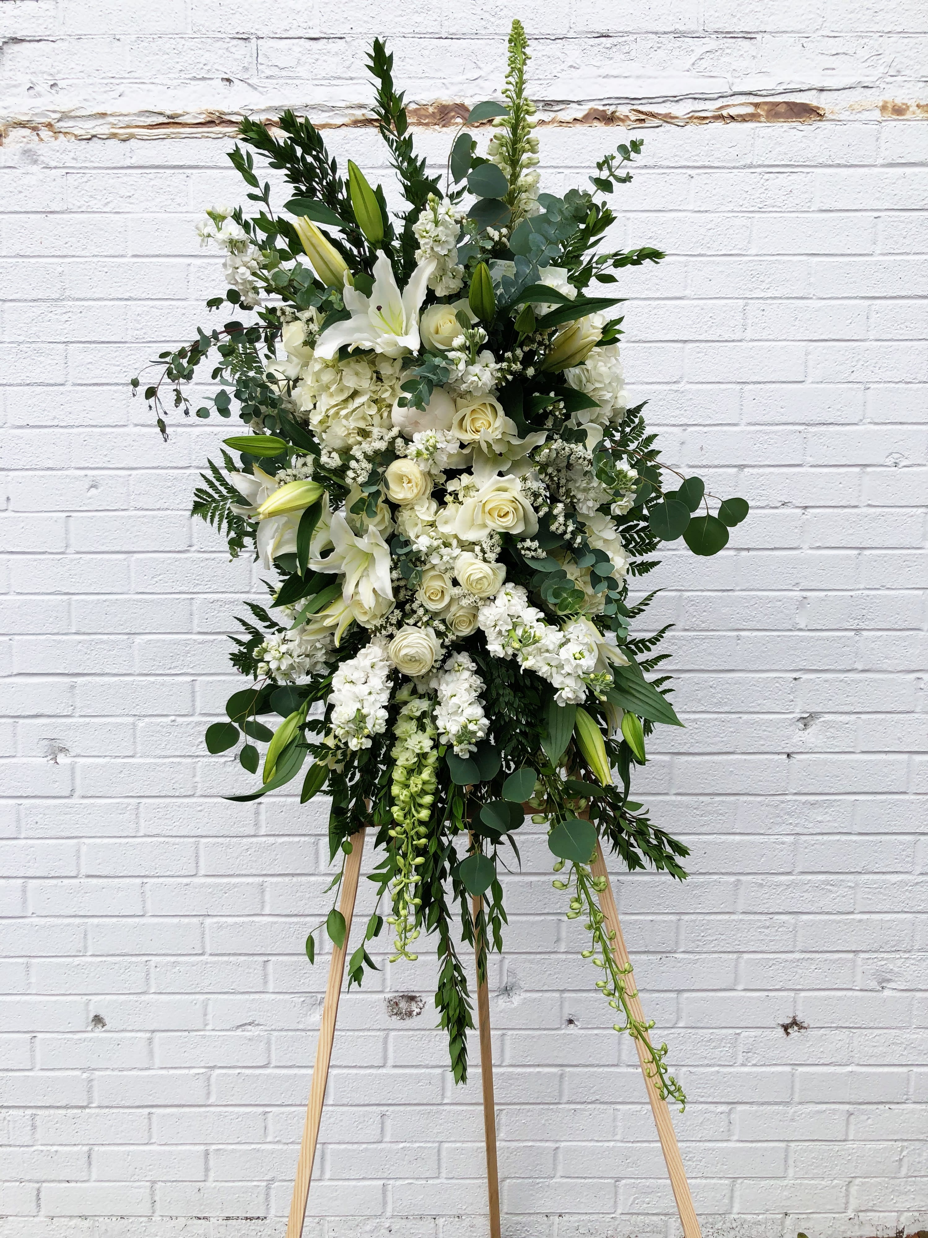 Funeral Standing Spray Deluxe In Garden Grove Ca Here Come The Blooms