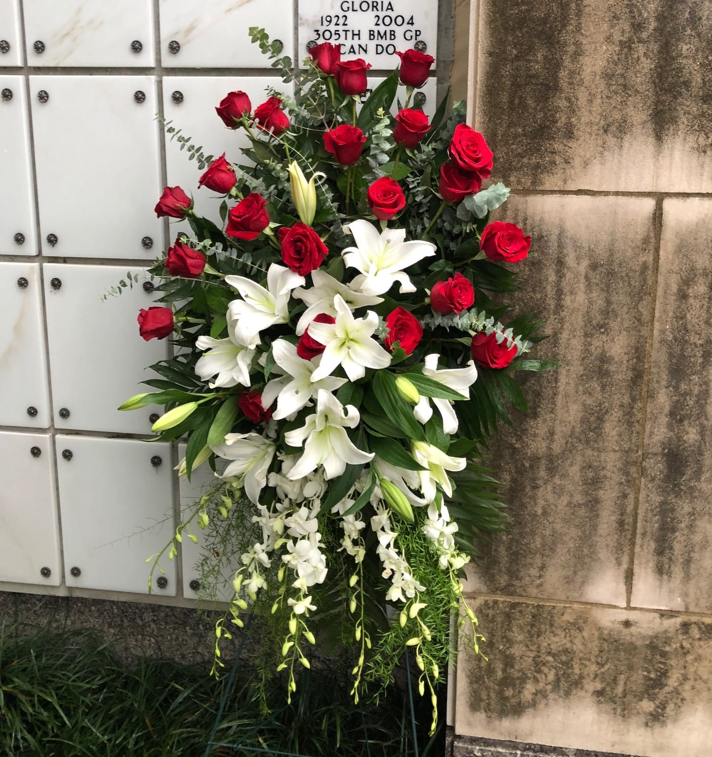 Lily And Rose Tribute Spray In Arlington Va Arlington Cemetery Flowers By Twin Towers Florist
