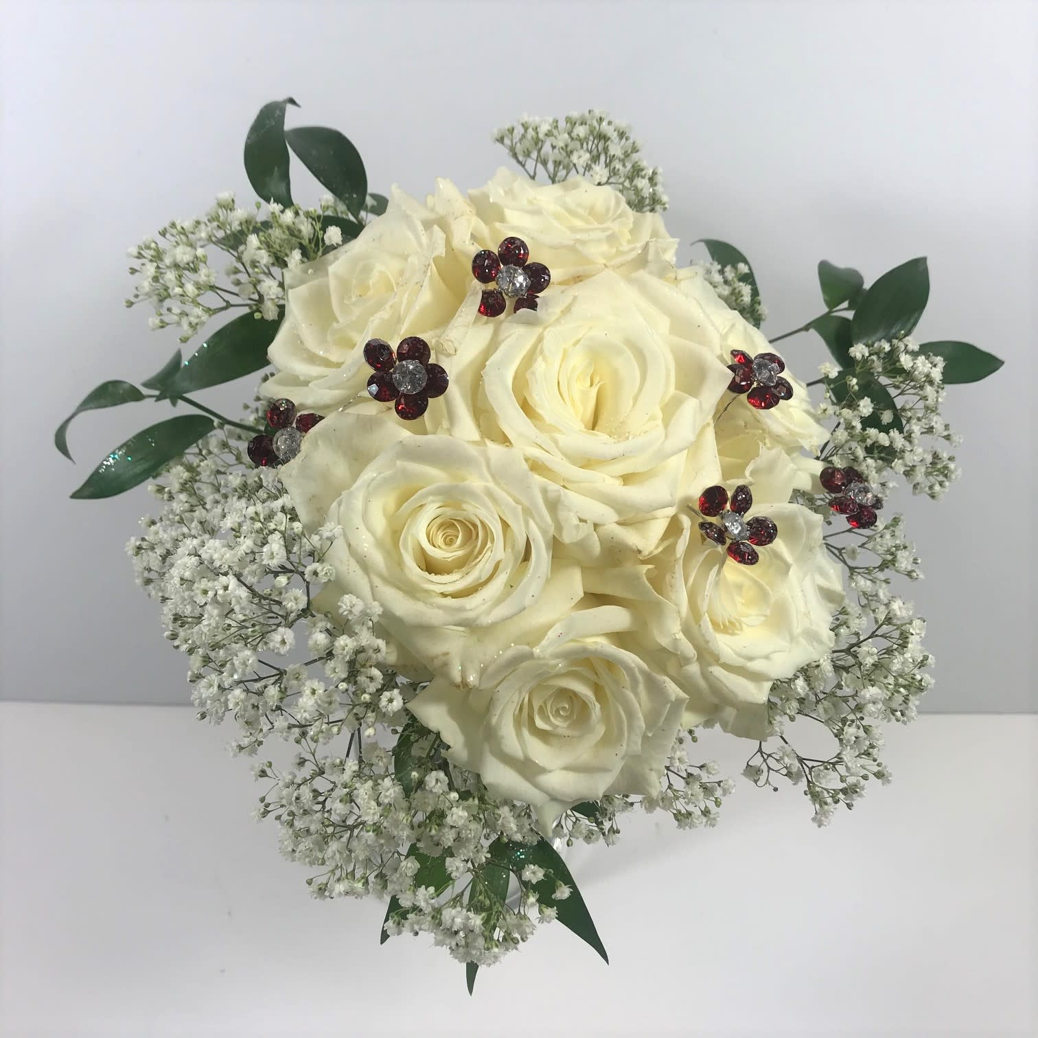 C50 White rose clutch with jewels C50 White rose clutch with jewels - White roses and sparkly red jewels are featured in this clutch. Every prom order is customized for you and your date's amazing dress.
