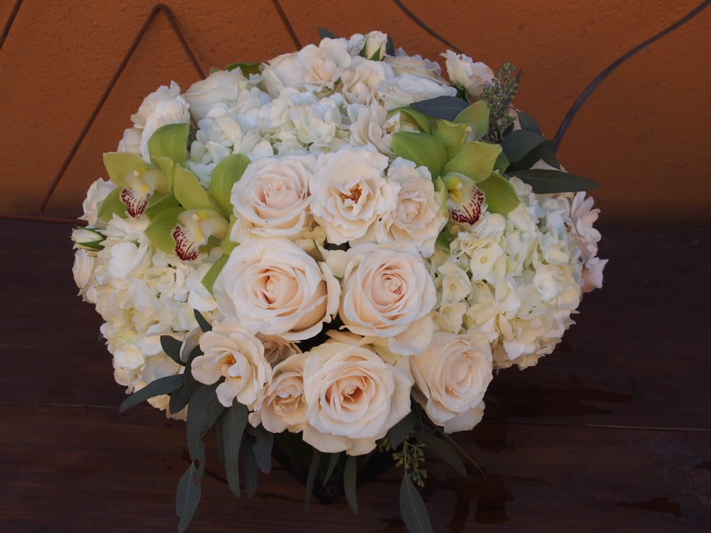 Exquisite Exquisite - Elegant arrangement with white flowers with touches of green orchids