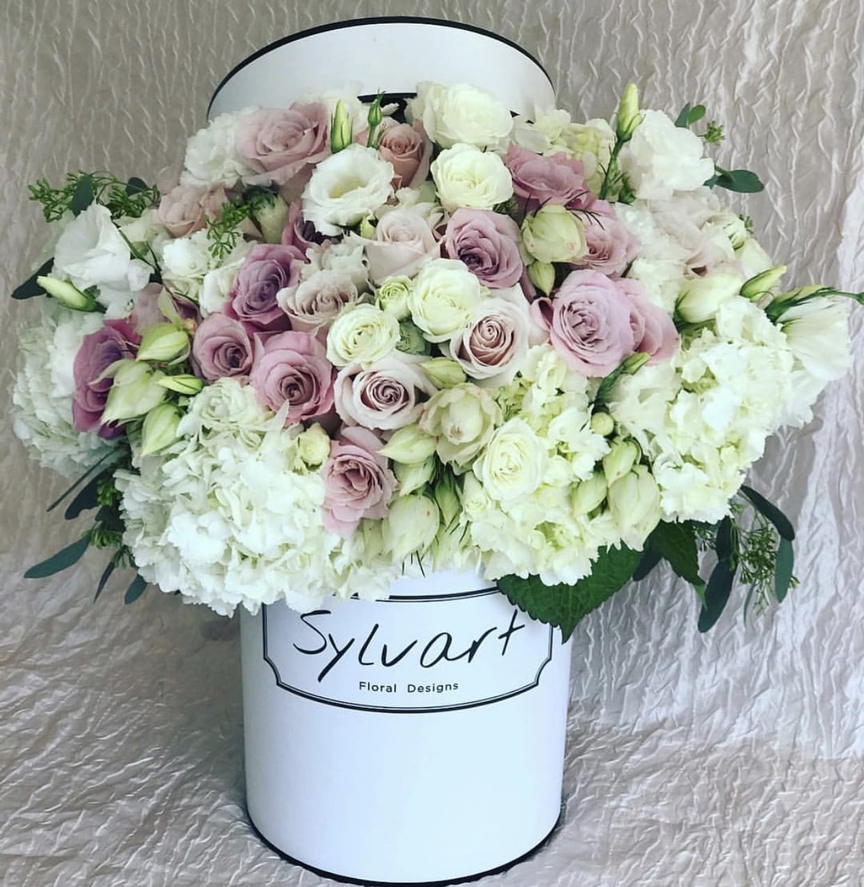 SFD Signature Collection- Oh Isabella SFD Signature Collection- Oh Isabella - SFD Collection includes roses, and mixed florals. (Florals and container might vary due to availability.) Note: If you would like to change floral color, please add your request in the note section when placing your order.