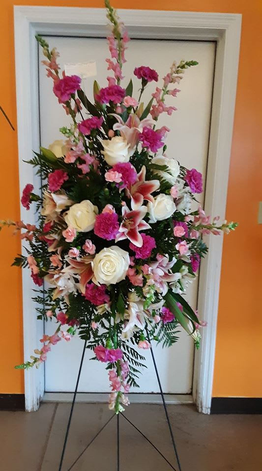 Tribute Spray Tribute Spray - A mix of colors and flowers for any service *Flower color will be changed per gender
