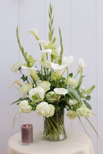 White elegance White elegance - All white and green flowers