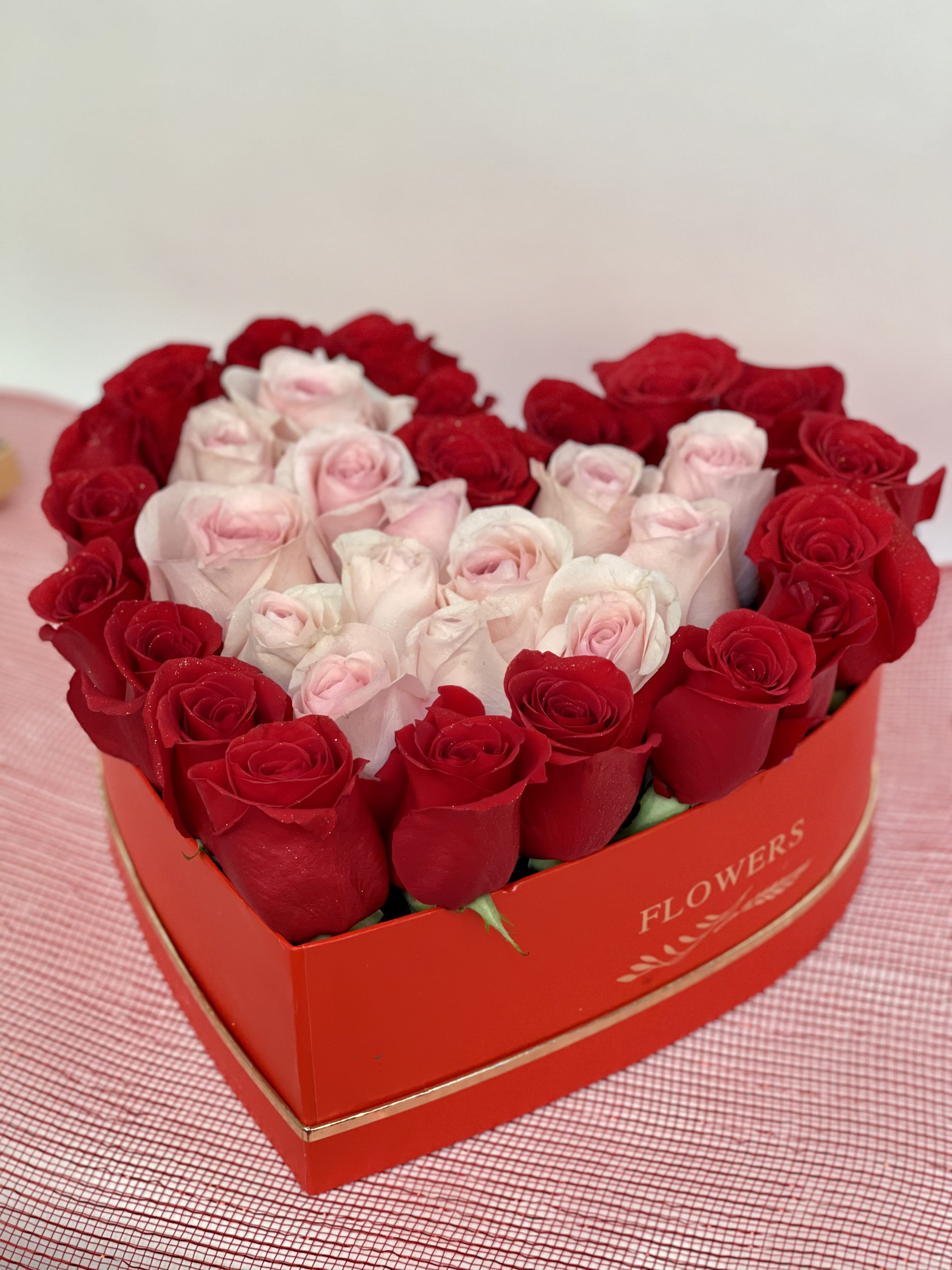 Pink and Red Roses Box Pink and Red Roses Box