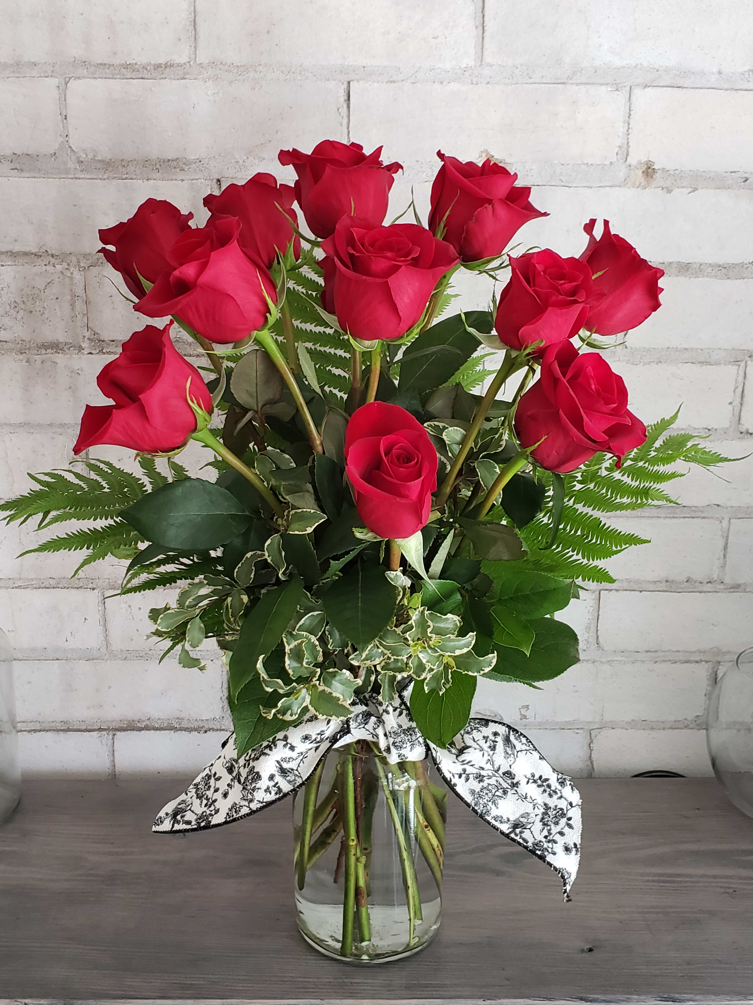 12 Beautiful Long Stemmed Roses In Byron Center Mi Tandem Studio