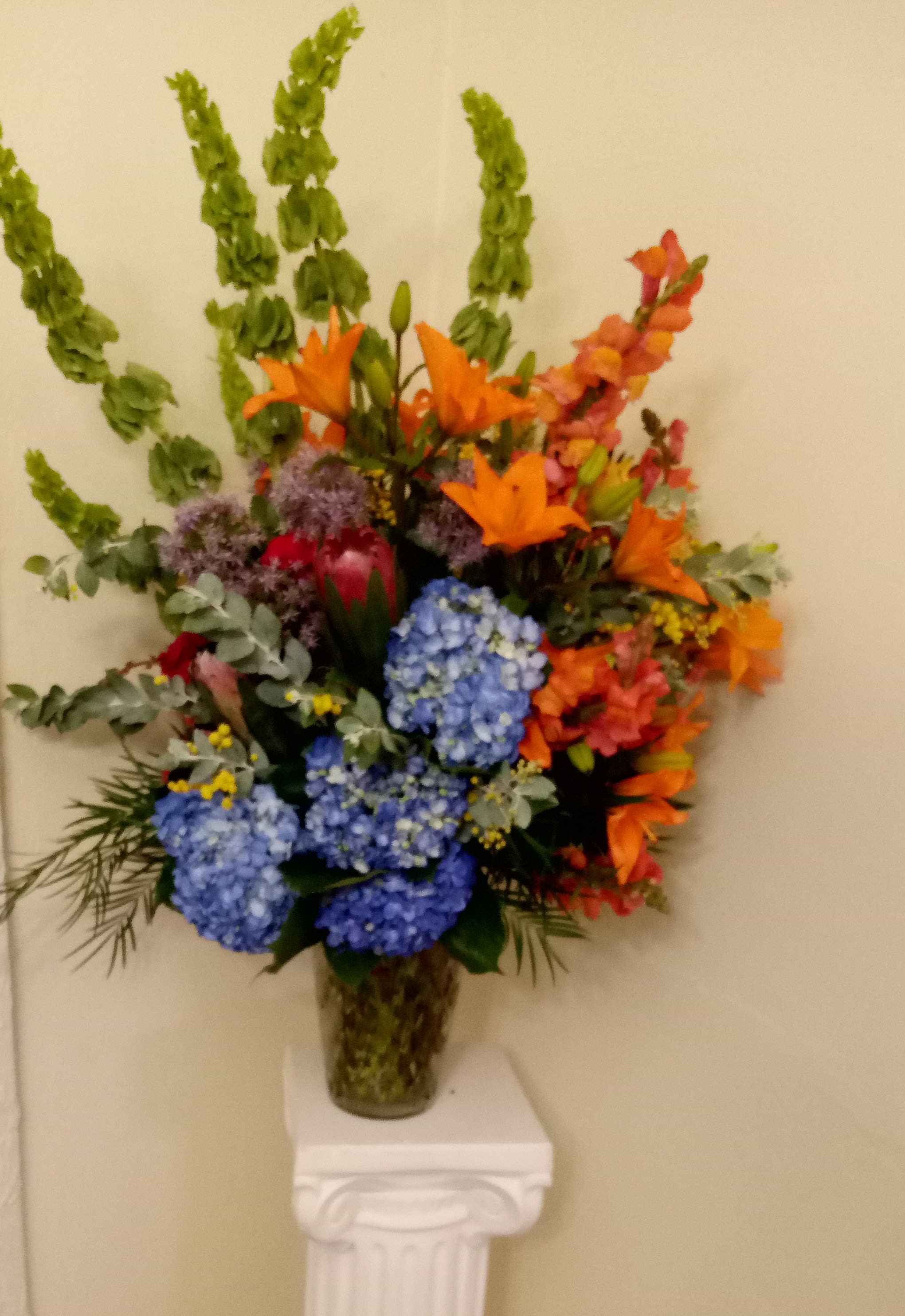 Superior designer choice - Are you looking for something non-traditional that will be unforgettable. Allow us to design an one of a kind ,original bouquet that will be very impressive. 