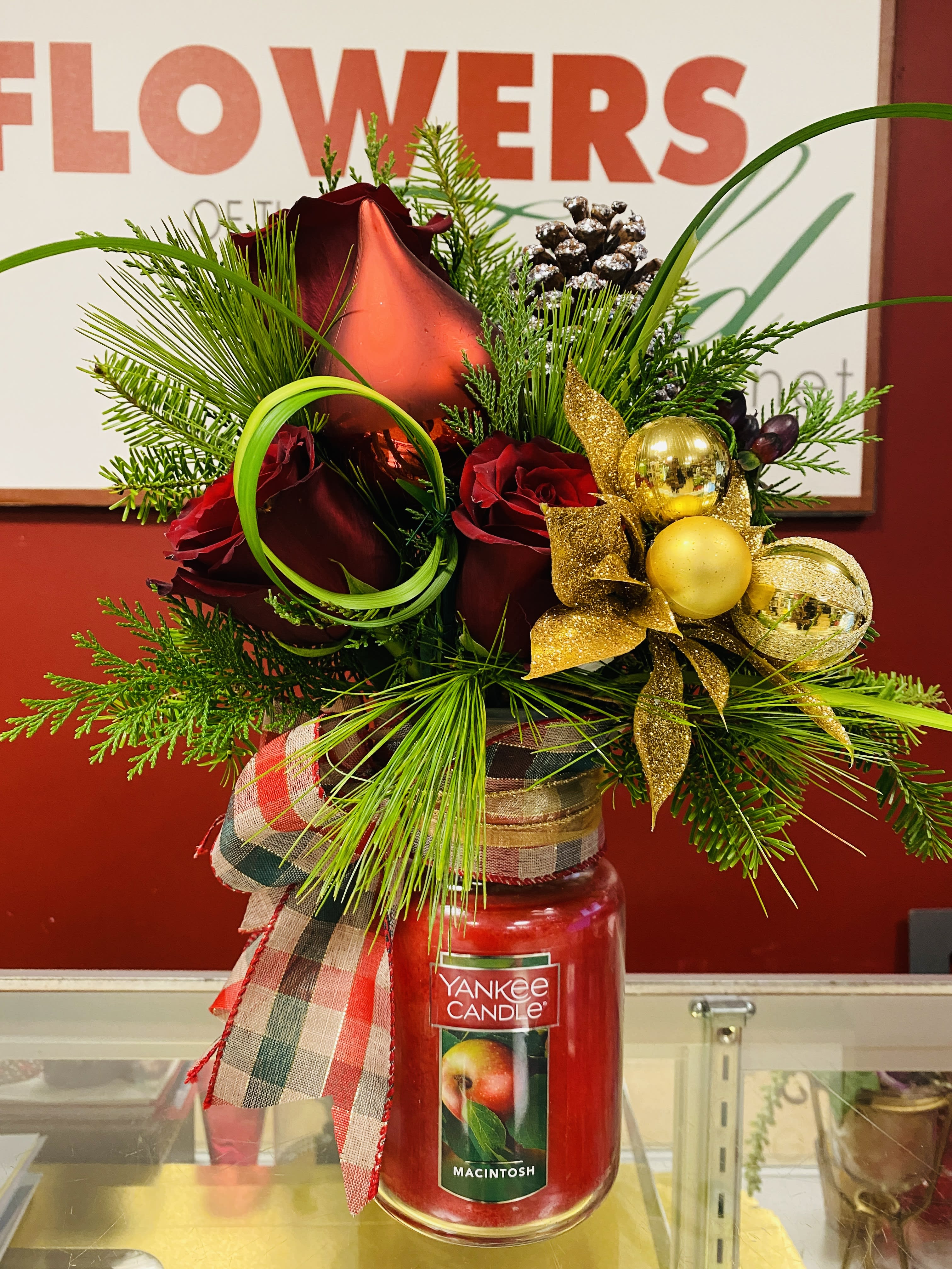 Yankee Christmas Candle  - Beautiful arrangement on top of a Yankee Candle.