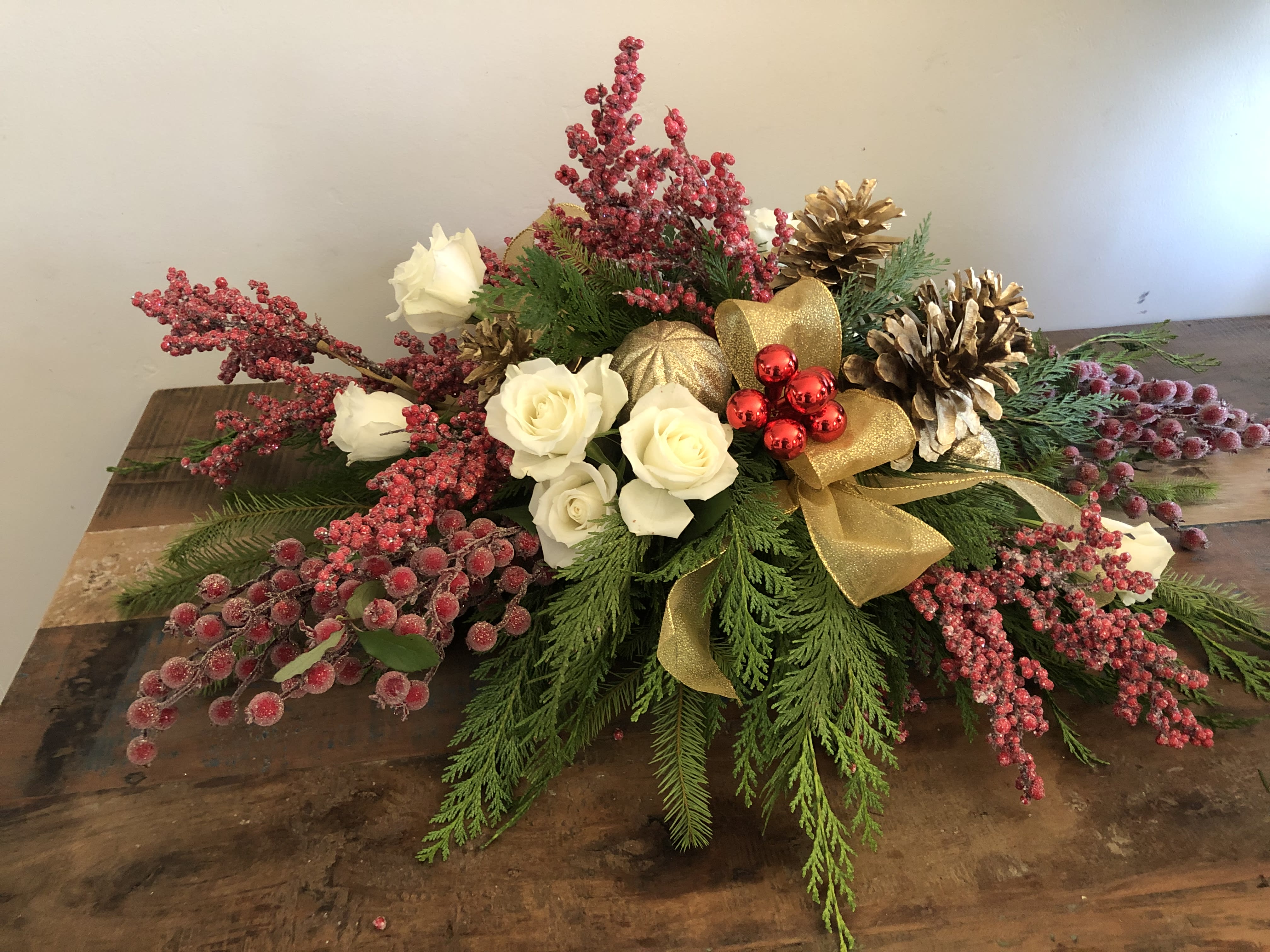 Roses and cones - Berries and cones