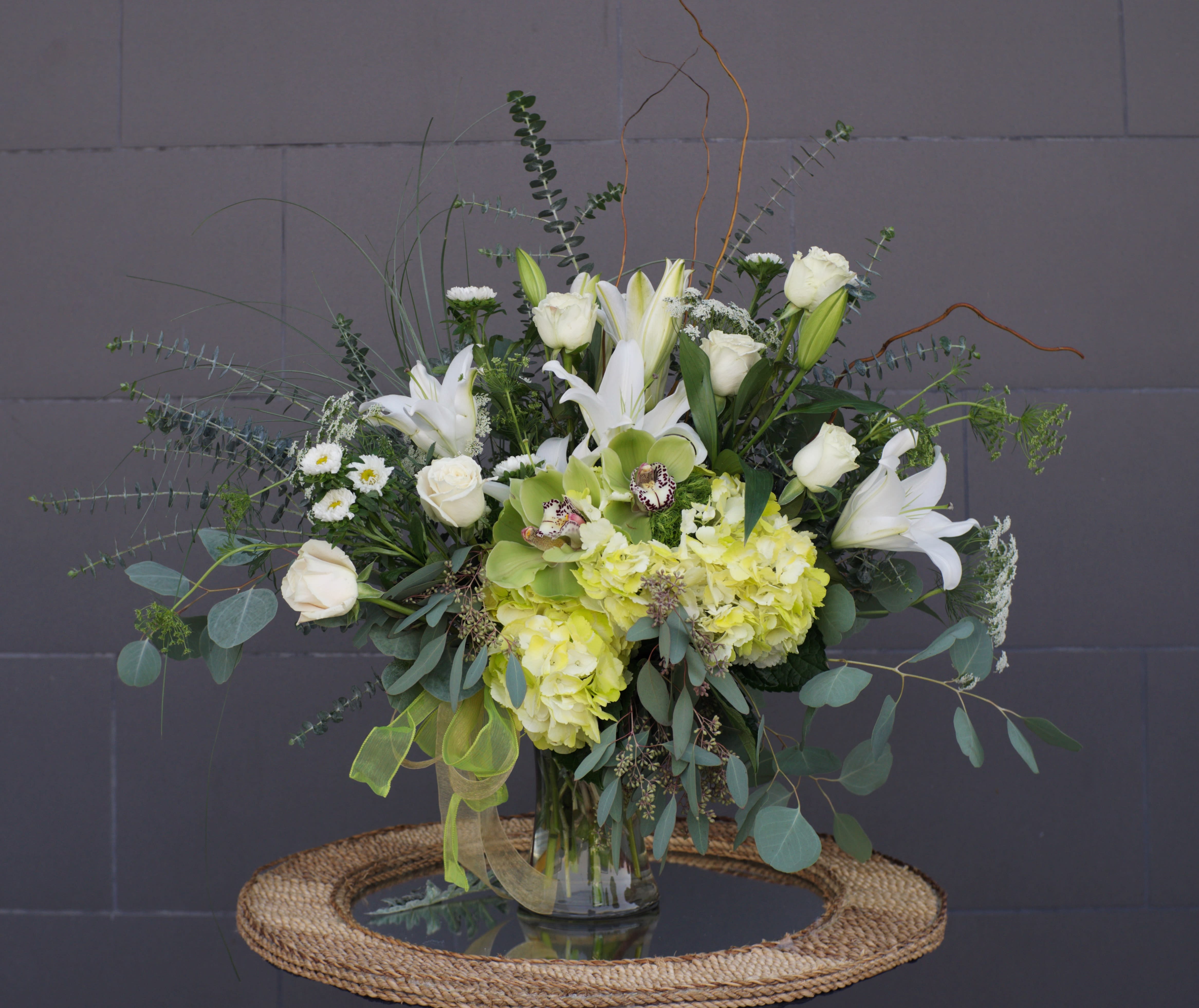 Chic n Styled - Nature style including all premium fresh flowers: casa blanca, rose, hydrangea... and nice accents.