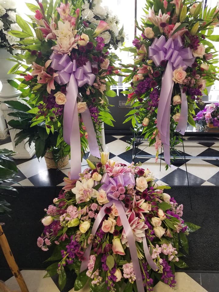 Royal Casket Spray Set Royal Casket Spray Set - A beautiful combination of purple, lavender, white, and pink. The spray is jammed packed with roses, chrysanthemum, snap dragons, lilies, and lush greenery to bring it all together. This is a beautiful tribute for your loved one.
