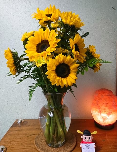Sunflower Splash Bouquet Sunflower Splash Bouquet - Sunny or not, these sunflowers make anyone feel warm and happy. Blazingly beautiful and shamelessly abundant, it's a sure-fire, feel-good bouquet.