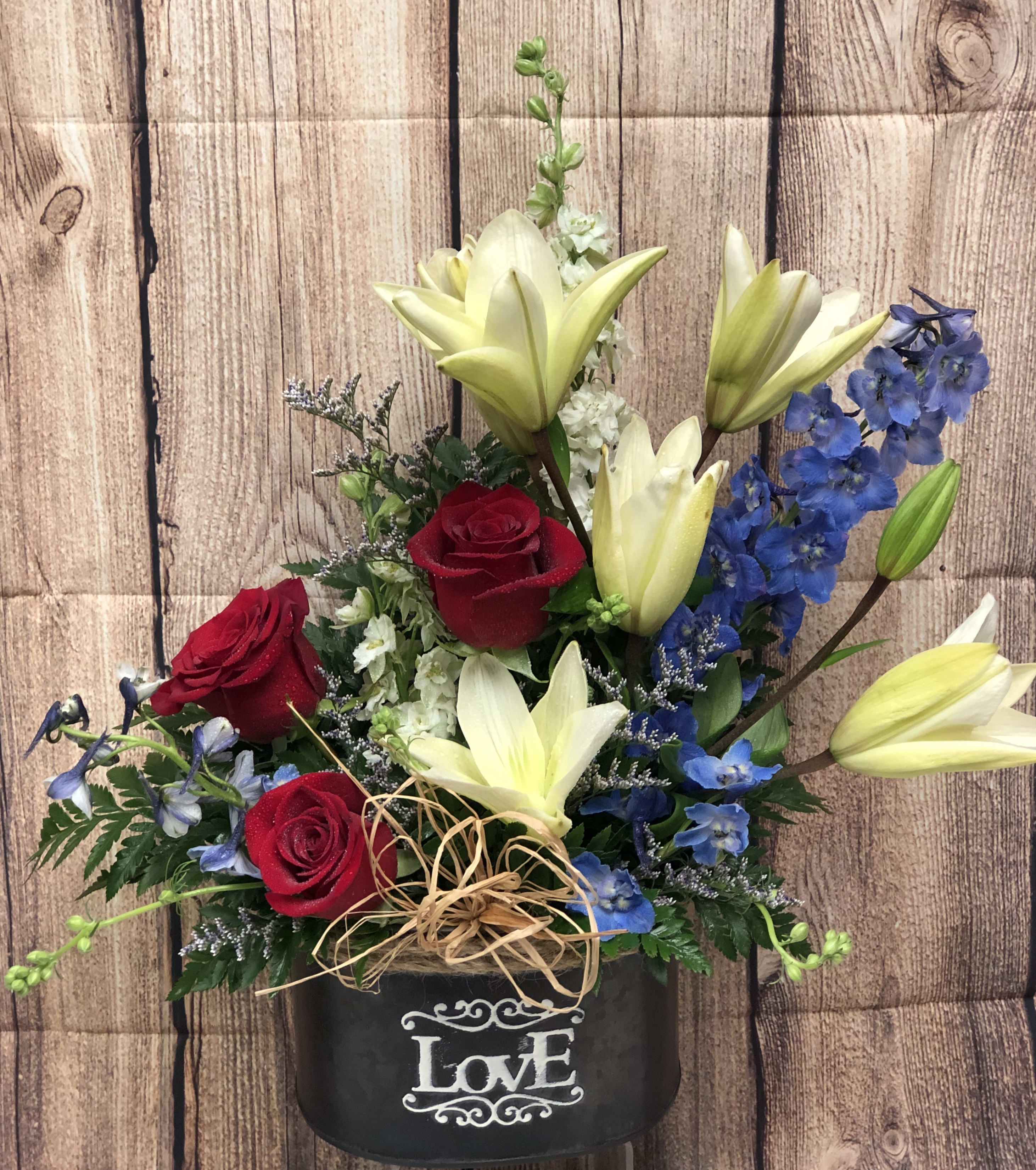 Designers choice  - Let our designers pick out the perfect arrangement. Our designers love to get creative and make the perfect arrangements for the season! 