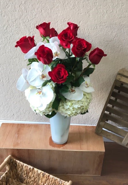 Doz Roses Red Or Any Color In Westlake Village Ca Malibu Garden Florist