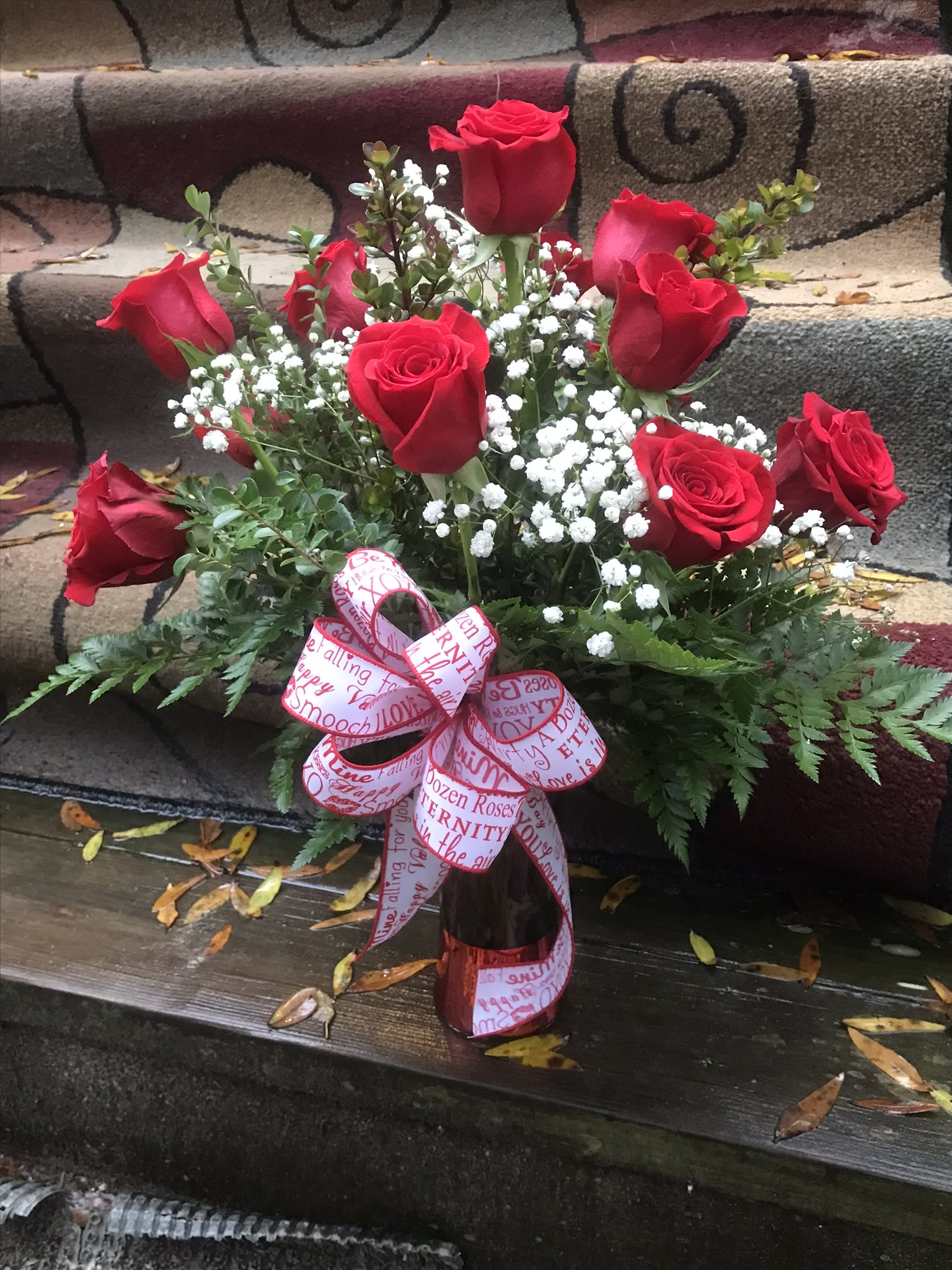Amoré Amoré - Nothing says “I Love You” quite like a dozen red roses. Amoré!