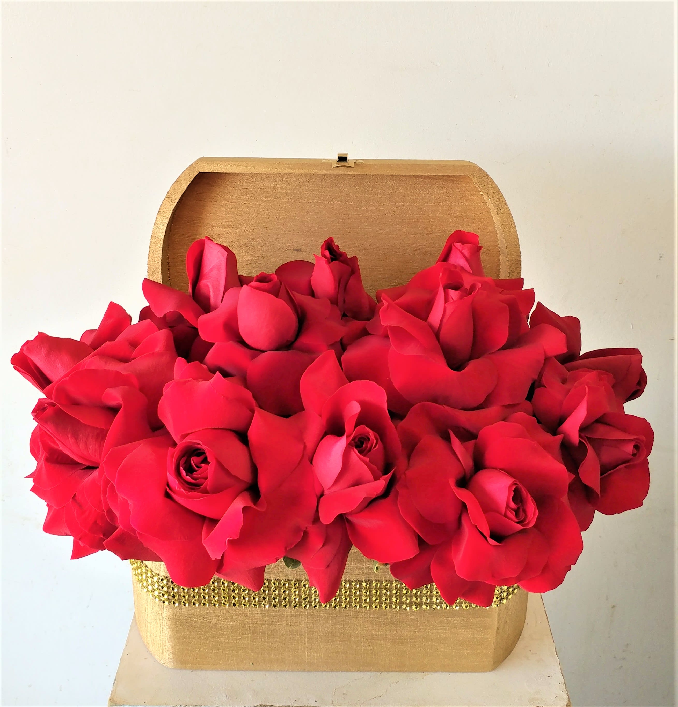 Treasure Box - Elegant treasure box filled with 1 dz bloomed red roses.