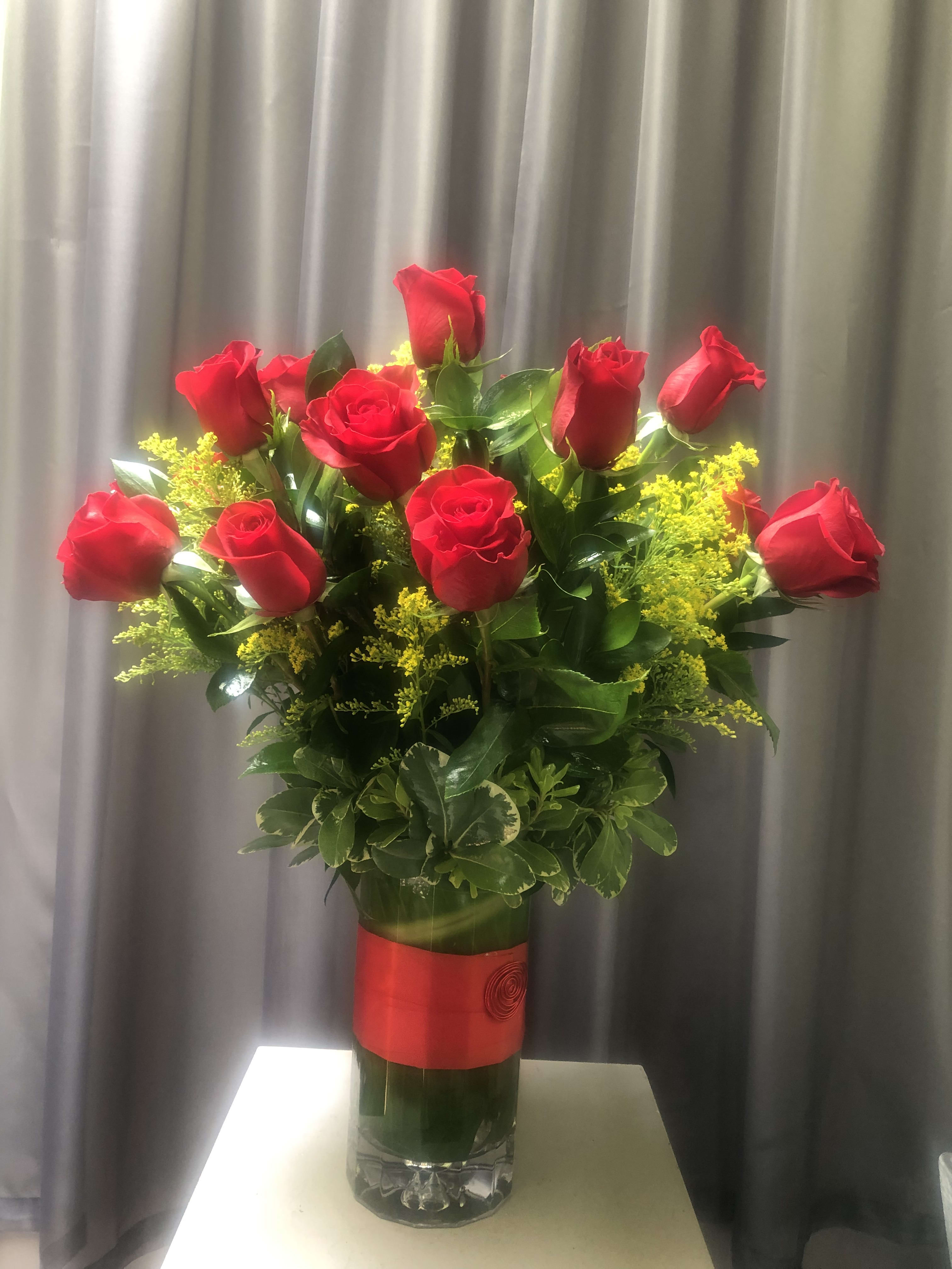 Red Roses Traditional EFR2 in Los Angeles, CA Effusive Flowers