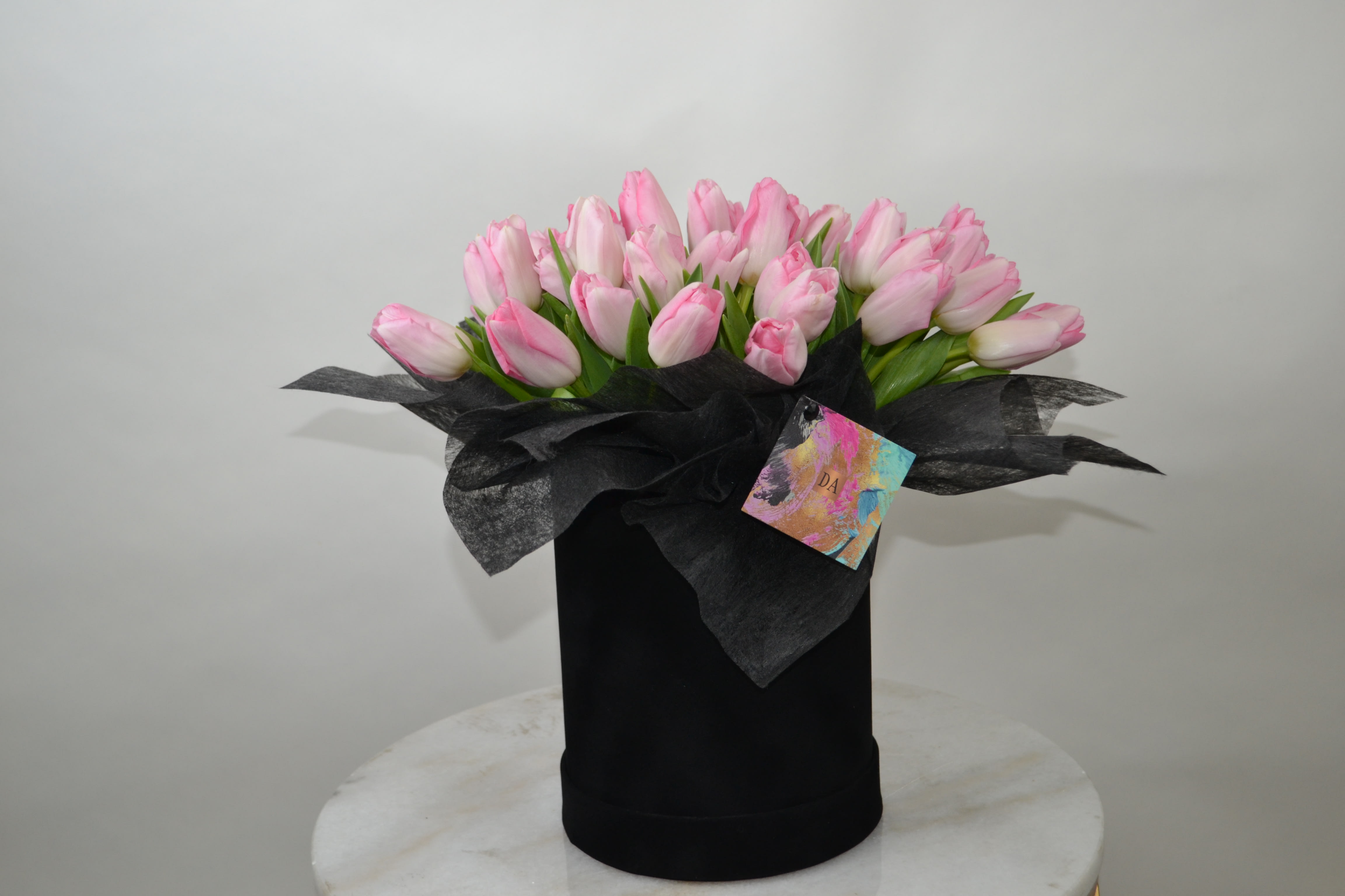 EBENE - Box with cute pink tulips