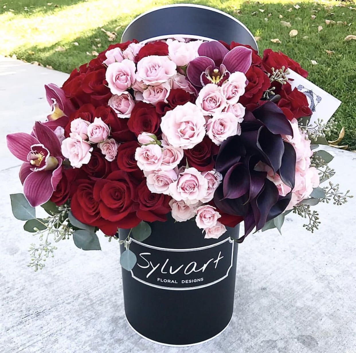 SFD Signature Collection-Cupid Box SFD Signature Collection-Cupid Box - Black SFD Signature Box with a combination of roses and calla lilies surrounded by hydrangeas. (Florals and container might vary due to availability.) Note: If you would like to change floral color, please add your request in the note section when placing your order.