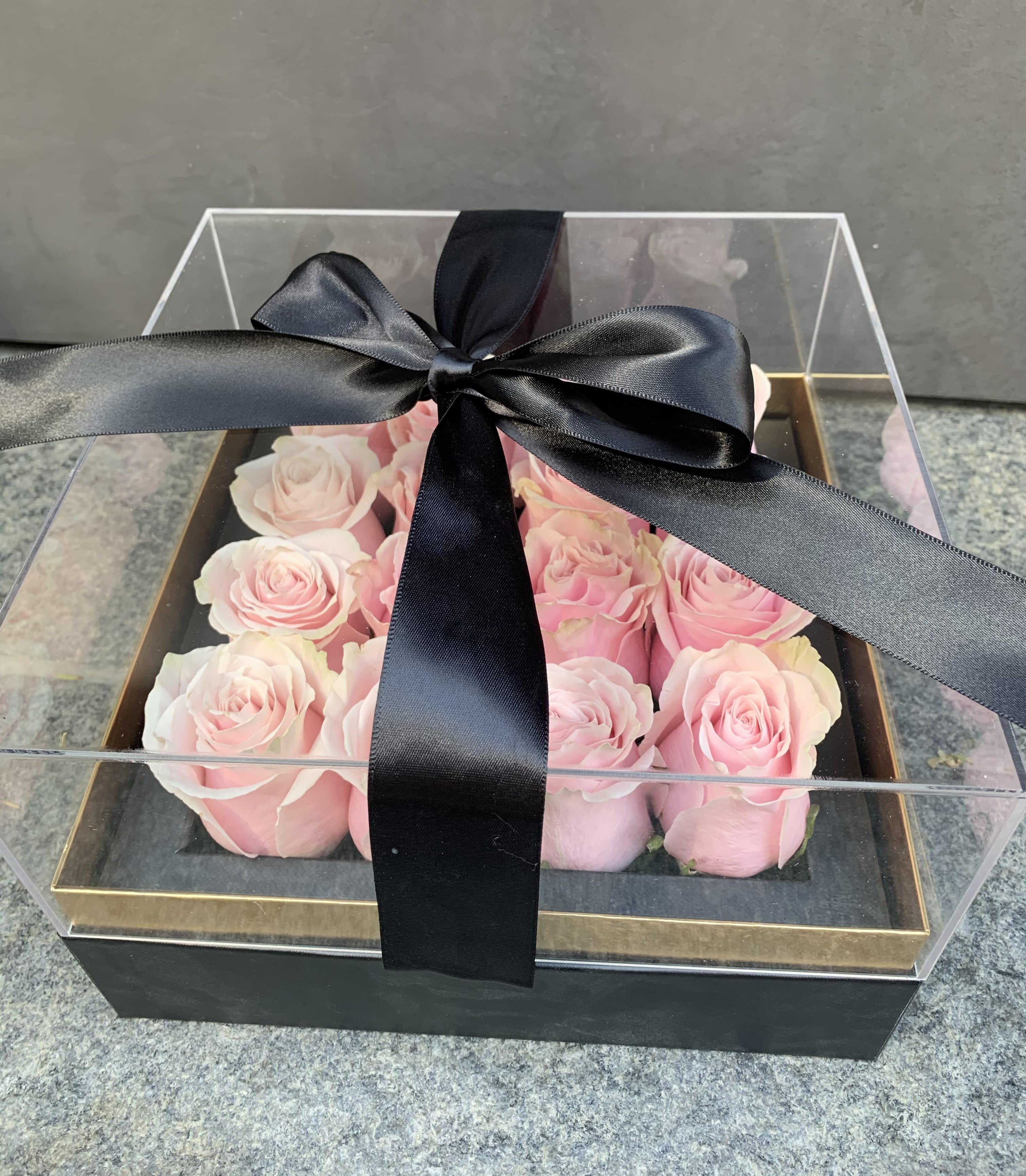 Blush pink  box  - 16 blush pink roses  these are premium  first quality  fresh roses in a very elegant  clear box  great gift