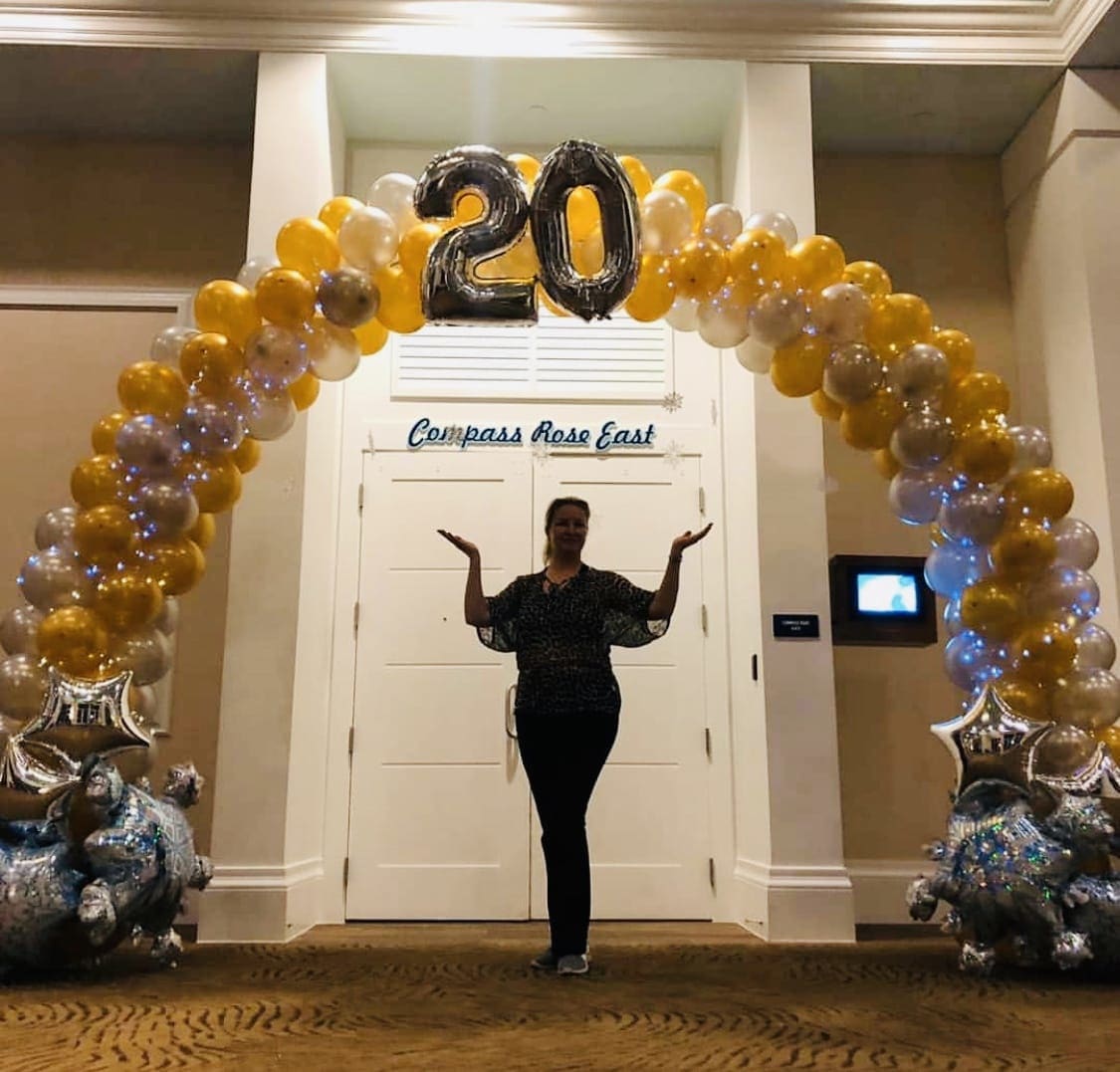 Pat kijk in Brochure Simple balloon arch in Hollywood, FL | Event Designing by Ella