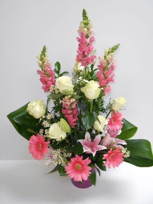 Pink Colour Pink Colour - Life is color Pink and White so a design made with the delicacy that it deserves. Mix of flowers designed on one side.
