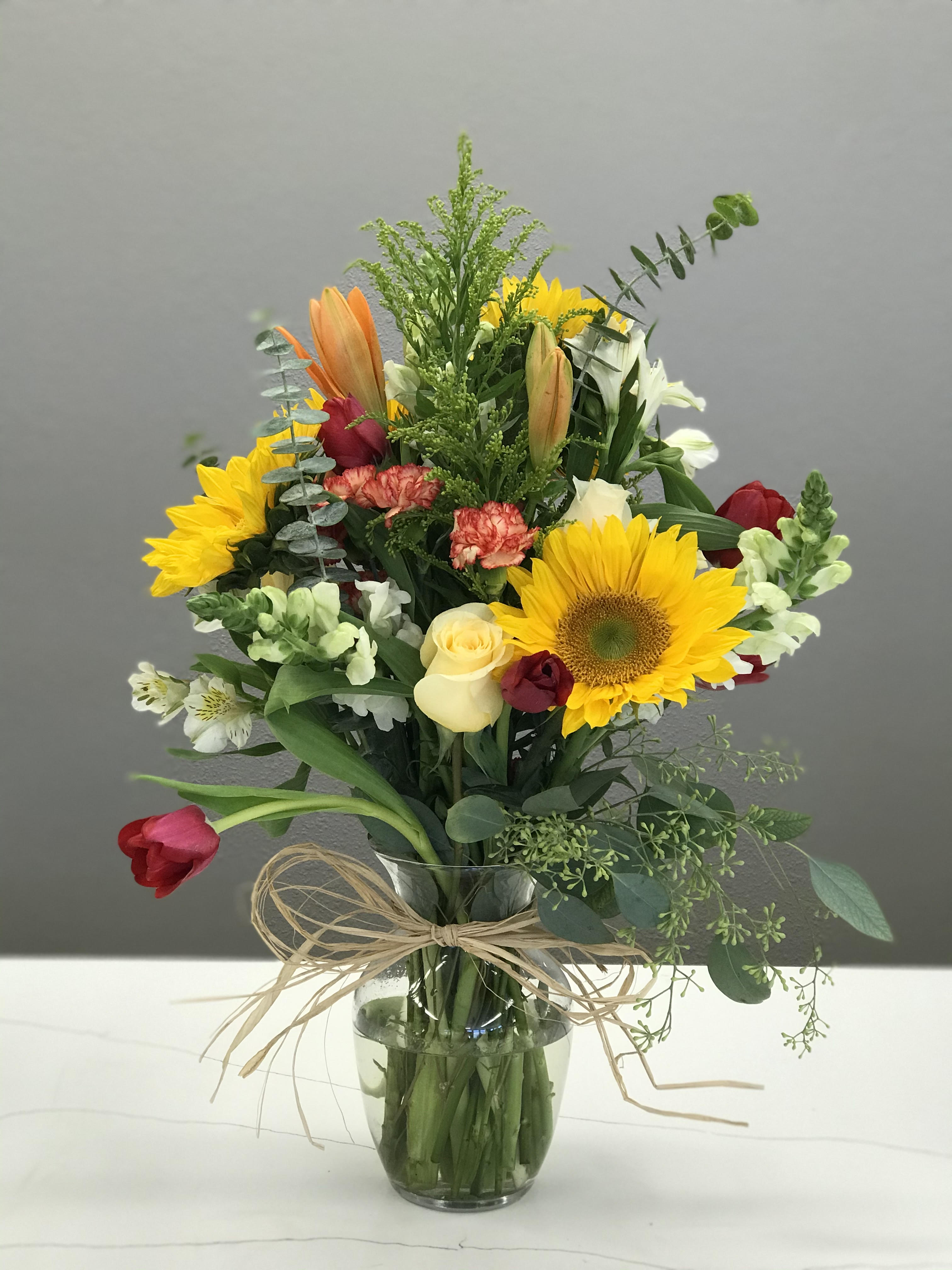 Oh HELLO Oh HELLO - Summer just popping in to say hi with fresh blooms and bright colors to remind your person they are loved, to say thank you for being you, or send a floral hug.