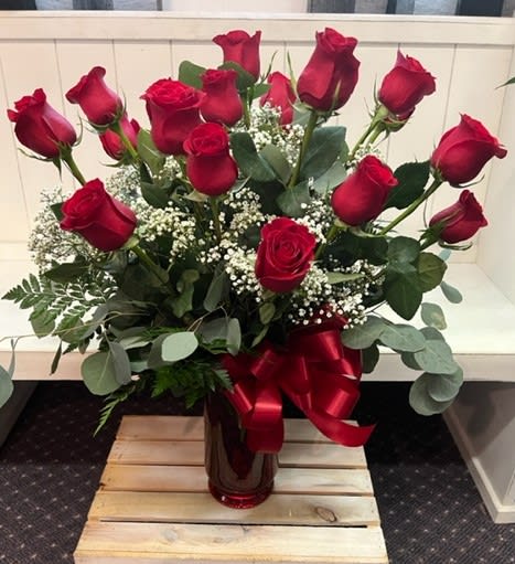 1 1/2 DOZEN RED ROSES in Deland, FL | Dottie's Florist