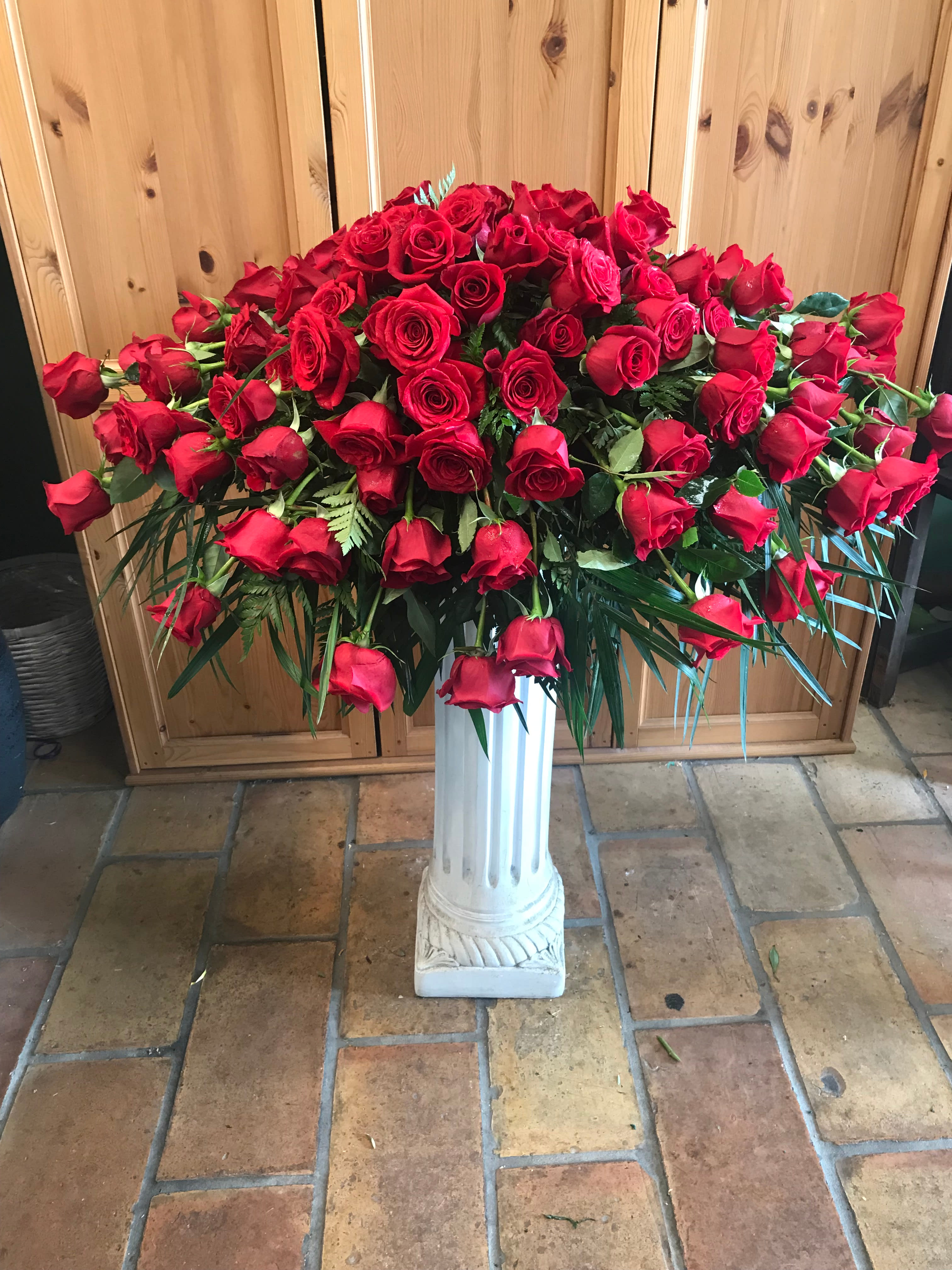 Red Rose Casket Piece - All around red rose casket piece