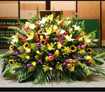  PODIUM ARRANGEMENT 111 [TTPOD111] - PODIUM ARRANGEMENT 111 BY TWIN TOWERS FLORIST       As Shown : TTPOD111 