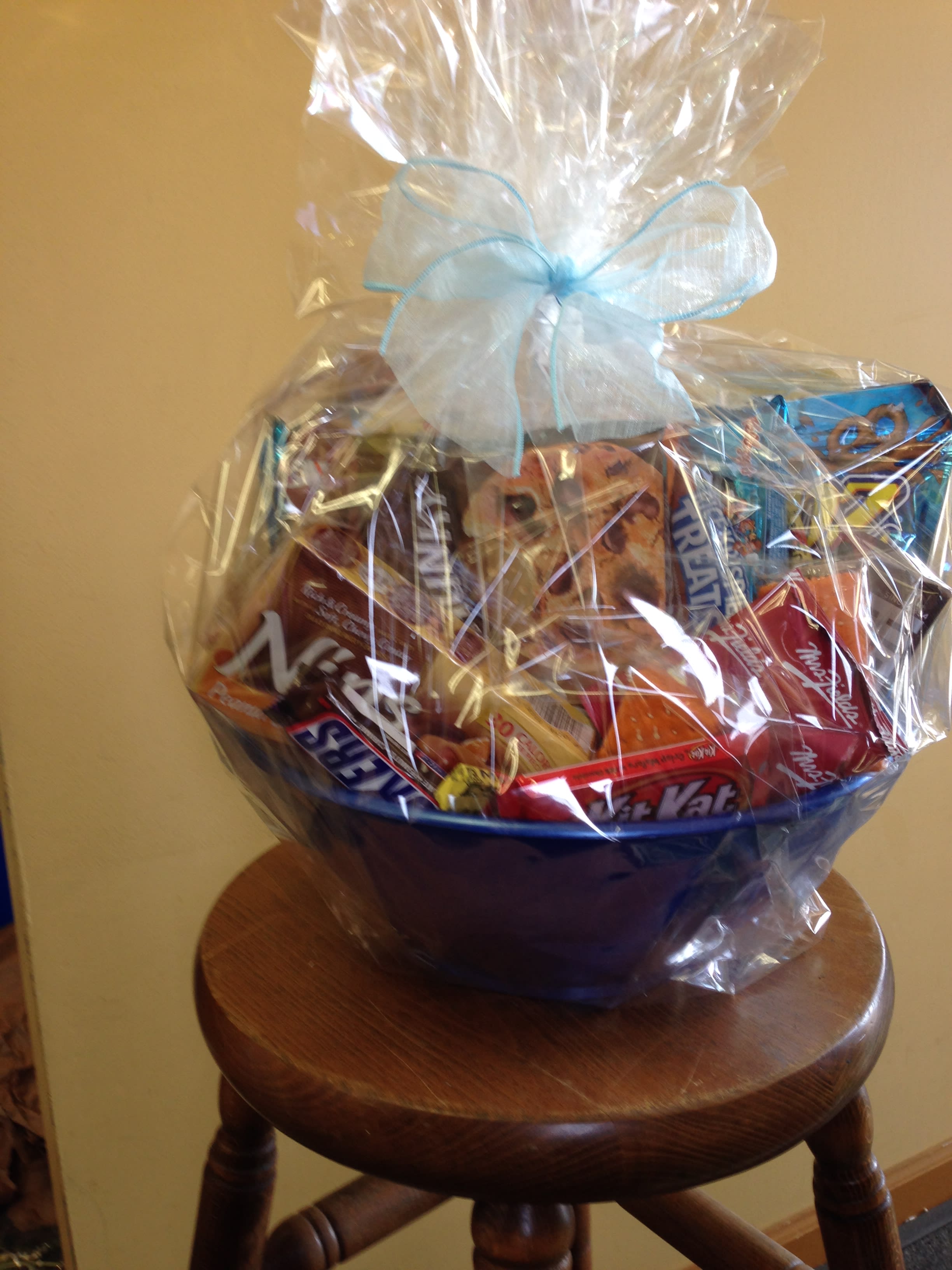 Junk Food Basket - Perfect for the snack lover in your life. Our Junk Food Basket are filled with the tastiest goodies such as Candy Bars, Cookies, Chips, Pretzels, Crackers and Juices. Baskets can be customized. *24 hours notice required on all fruit and gourmet baskets*