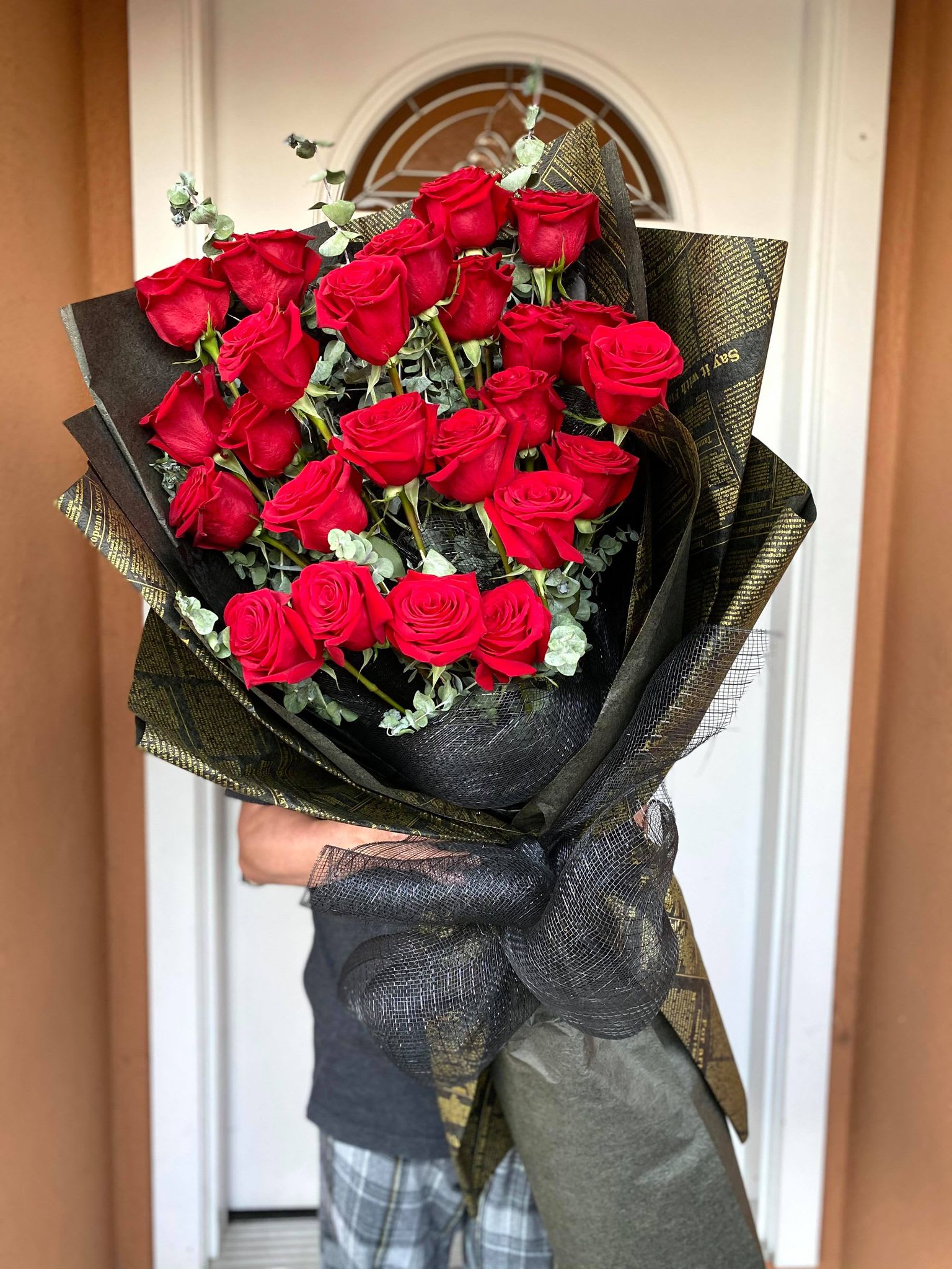 XXL Edition: Premium Signature Red Roses Bouquet in Fountain