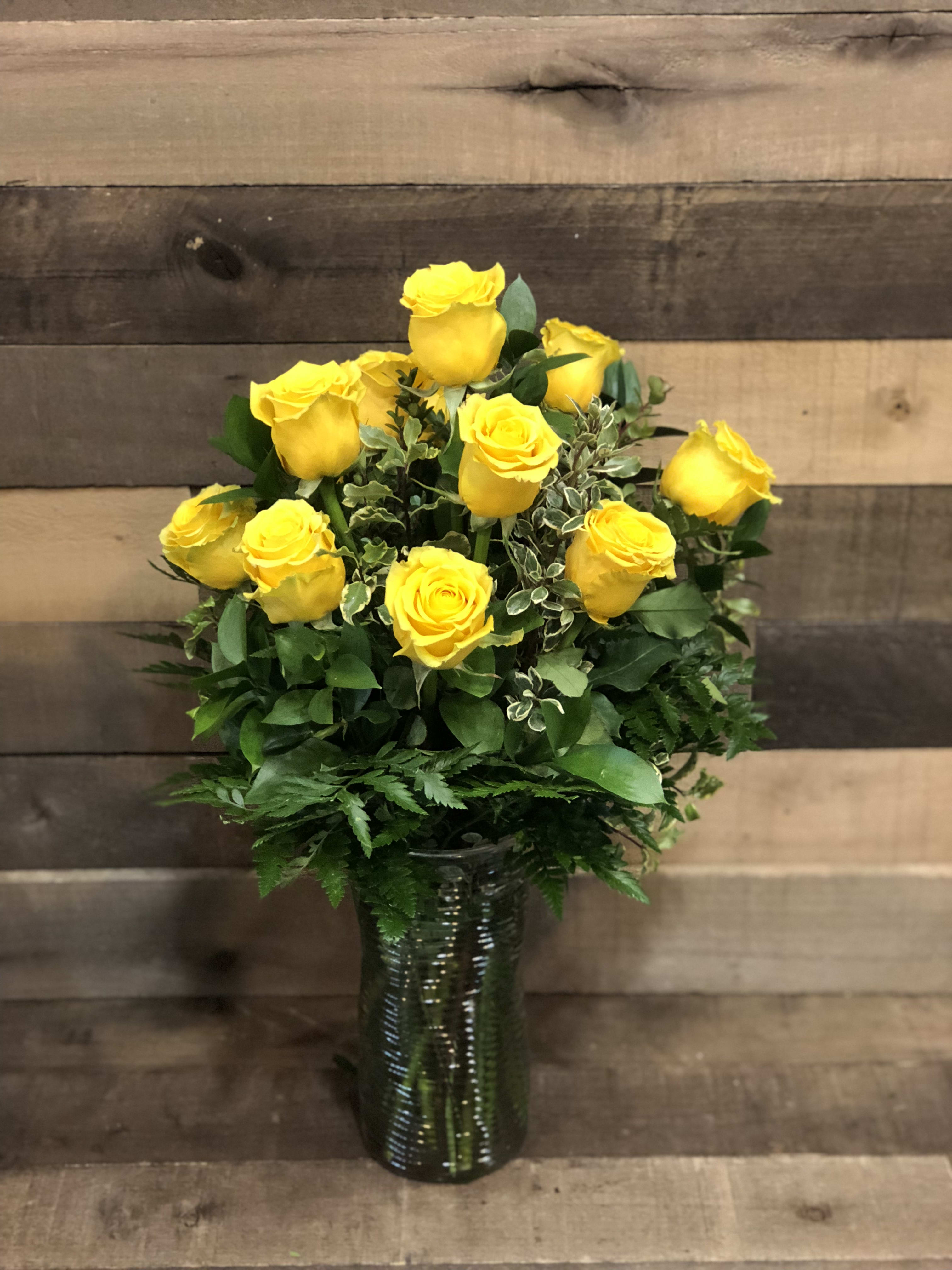 Traditional Dozen in Yellow by Baylor Flowers
