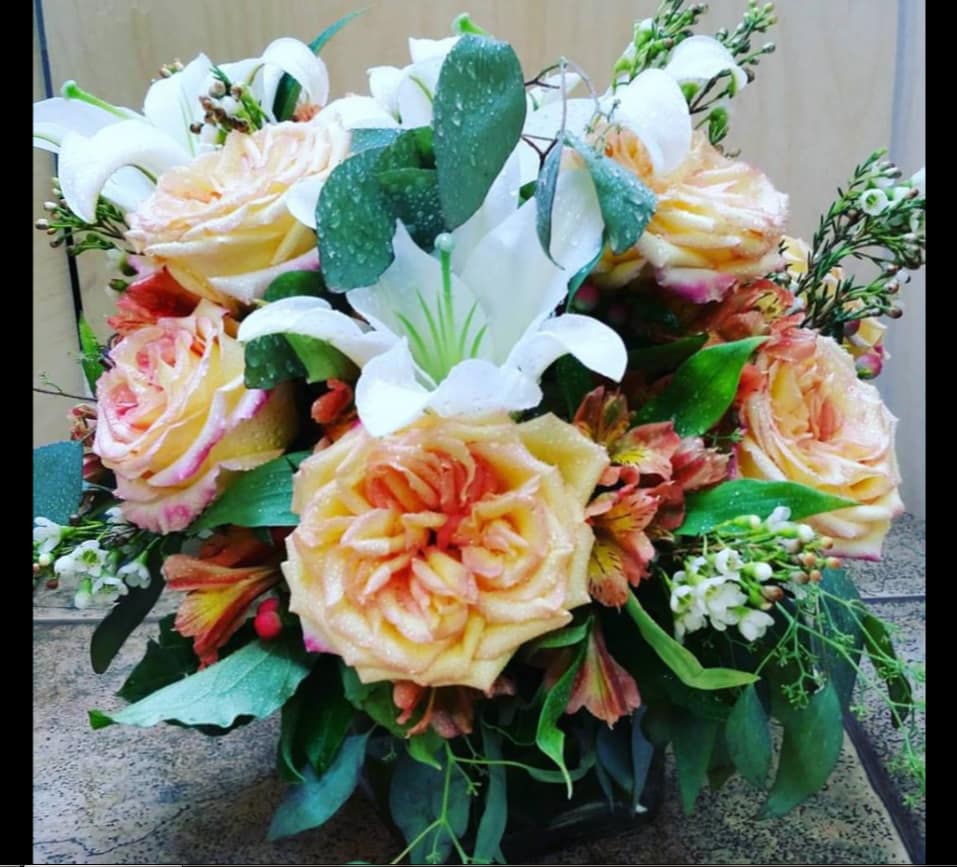 AT THE CENTER AT THE CENTER - ROSES AND LILIES IN A NICE COMBO