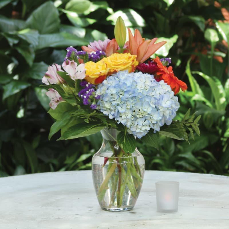 VAS003 Garden Bouquet Of Roses Hydrangeas and Spring Flowers by