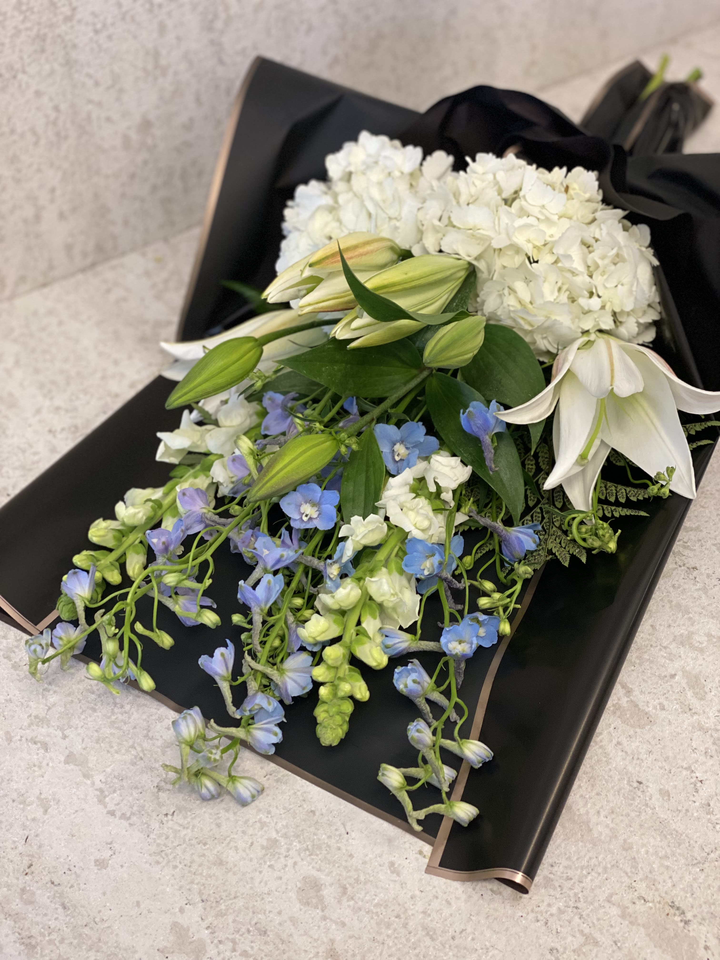 Blue bouquet Blue bouquet - Standard- Your order will be arranged approximately as shown on our website