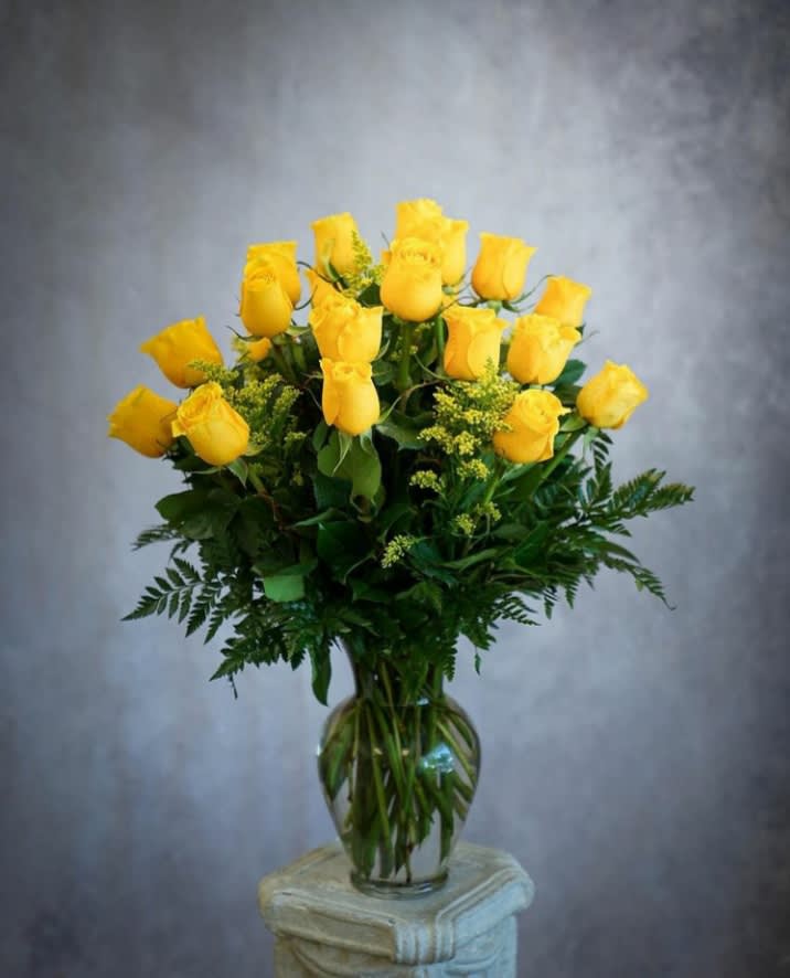 You My Shine - Vase With A Beautiful Yellow Roses