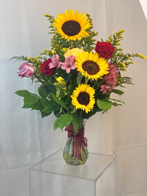激安大特価！ Embrace- Warm Bouquet- MIxed Sunflowers, Moreby and Roses フラワー・リース