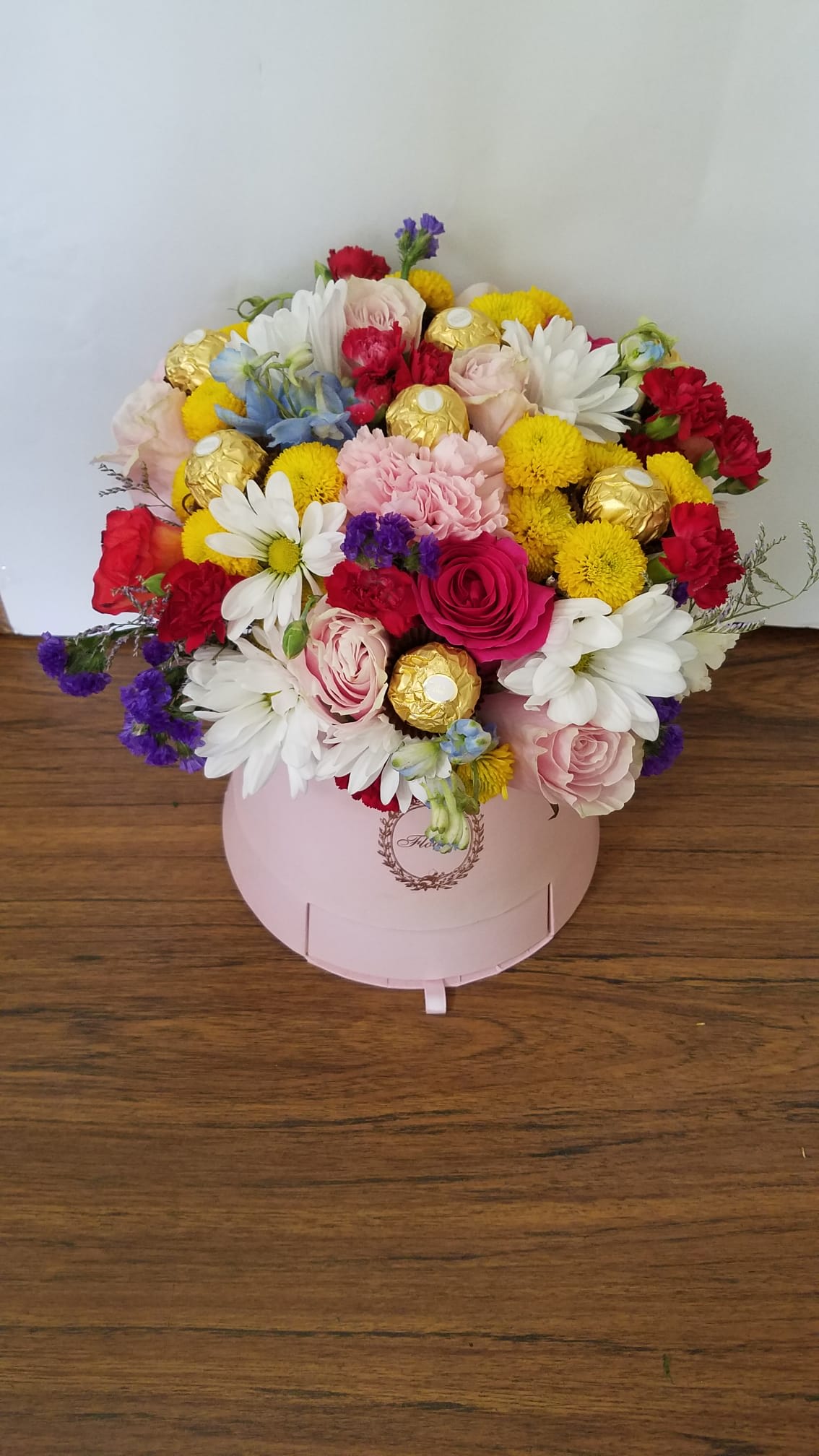 N-Mixflowers - Box With Mix Flowers And Chocolates 