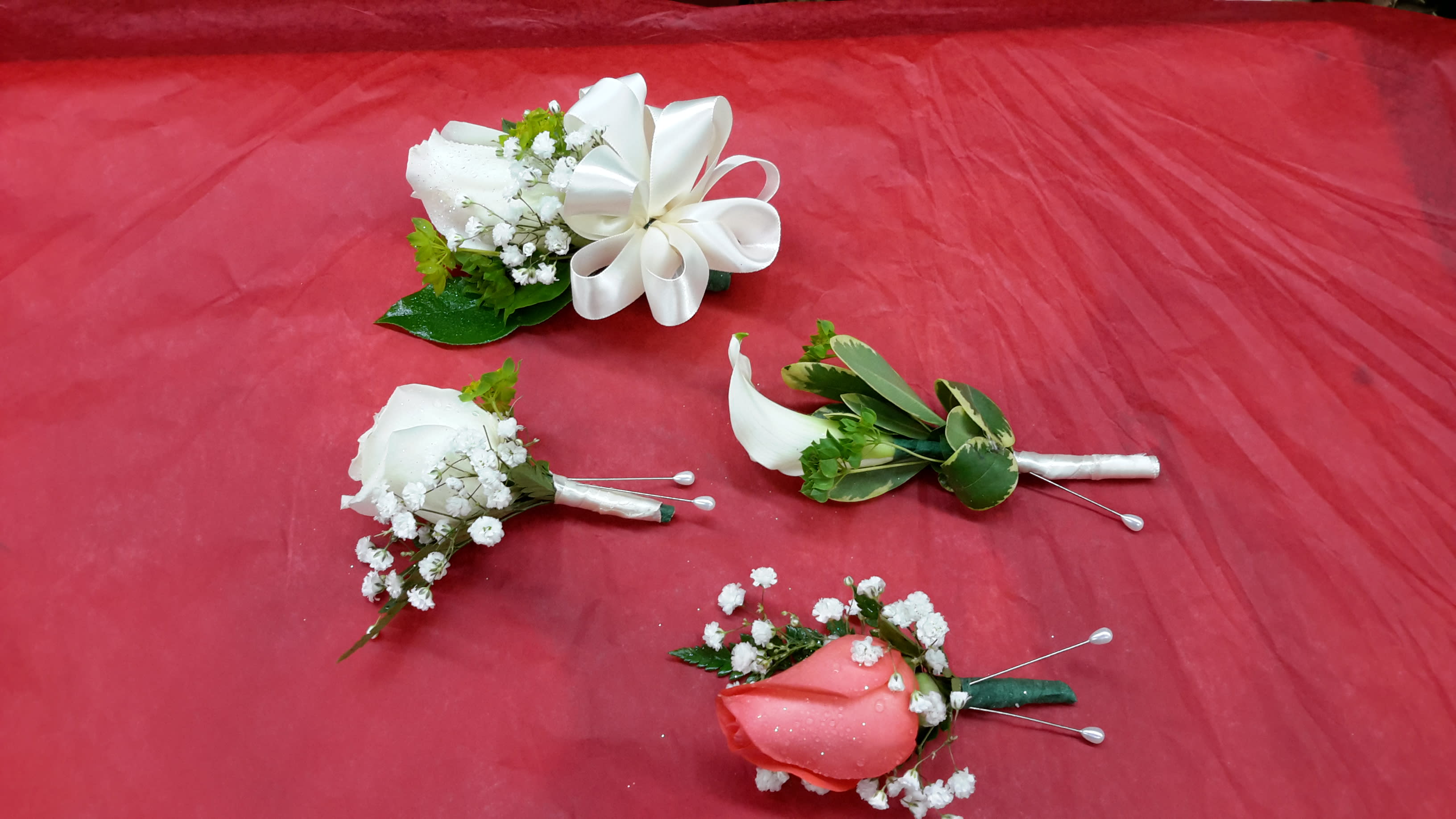Corsages and boutonieres. Corsages and boutonieres. - Roses' mini calla.
