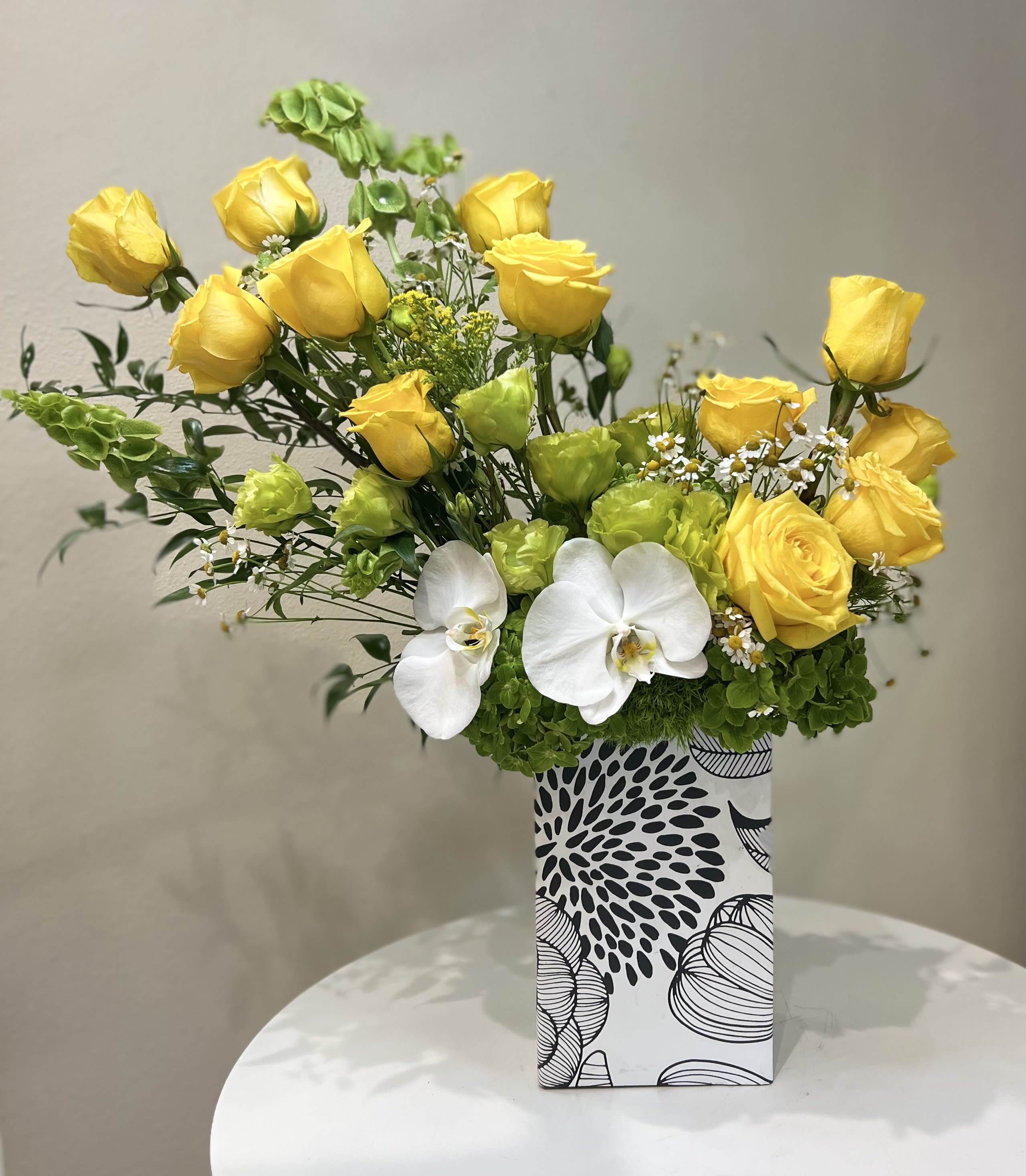 Dozen Roses Retro in Westlake Village, CA Westlake Florist