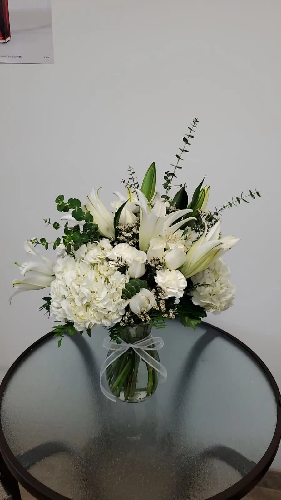 Dreams from the heart - White arrangement with roses, hydrangea, carnations and astromelias
