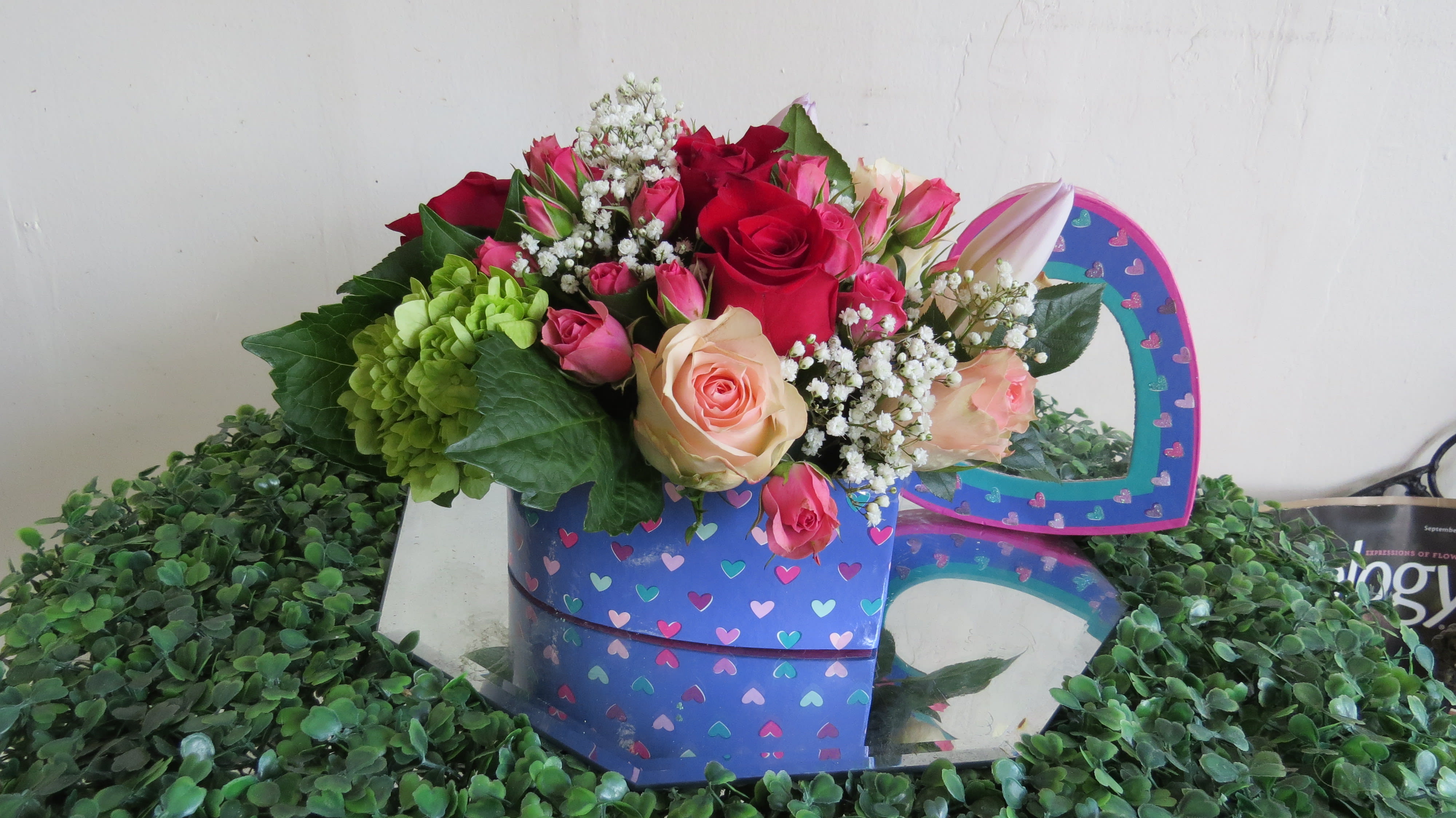 Inspiration of Love Inspiration of Love - Mix the flowers in a heart shape Box